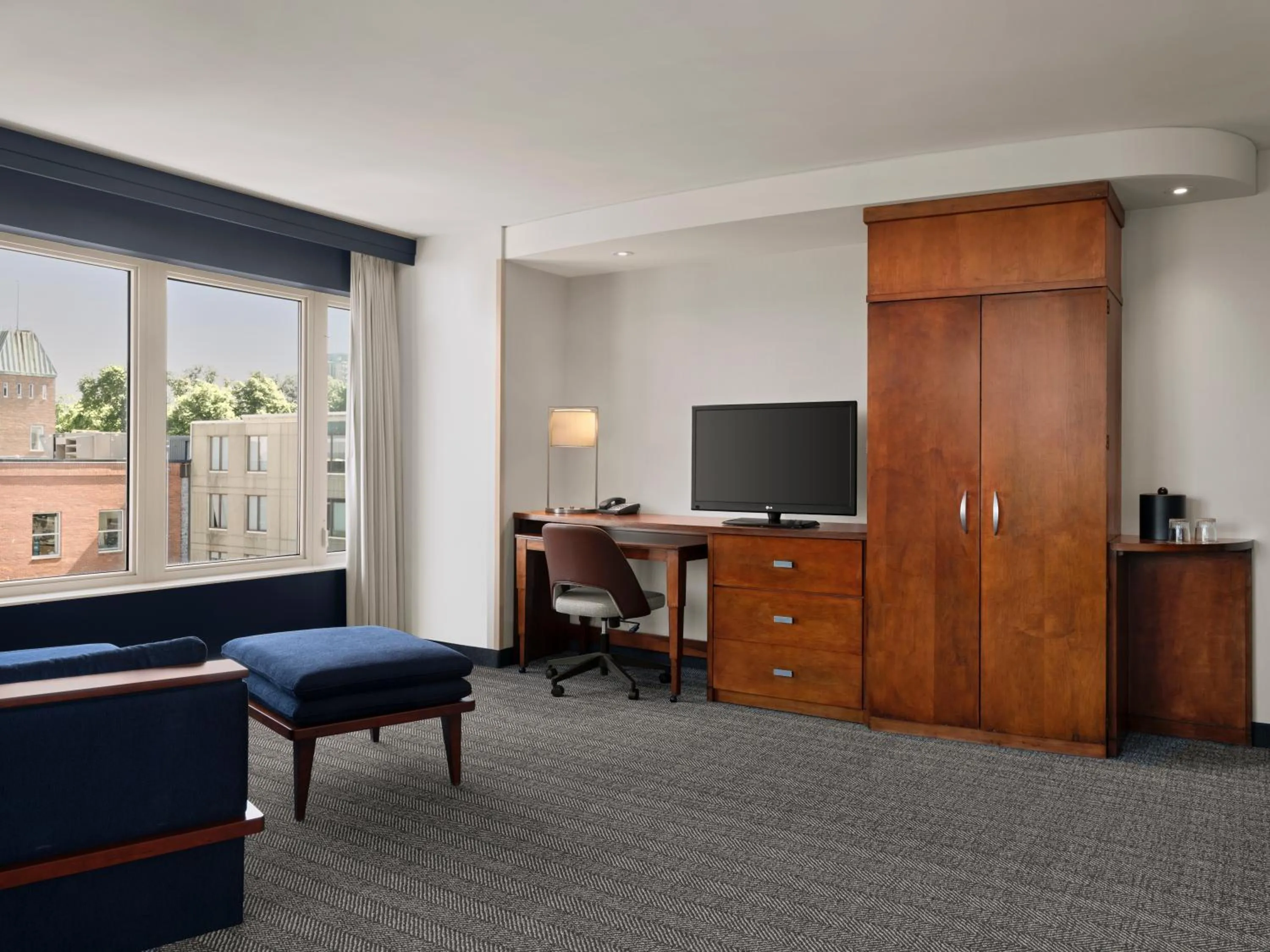 TV and multimedia in Courtyard by Marriott Halifax Downtown