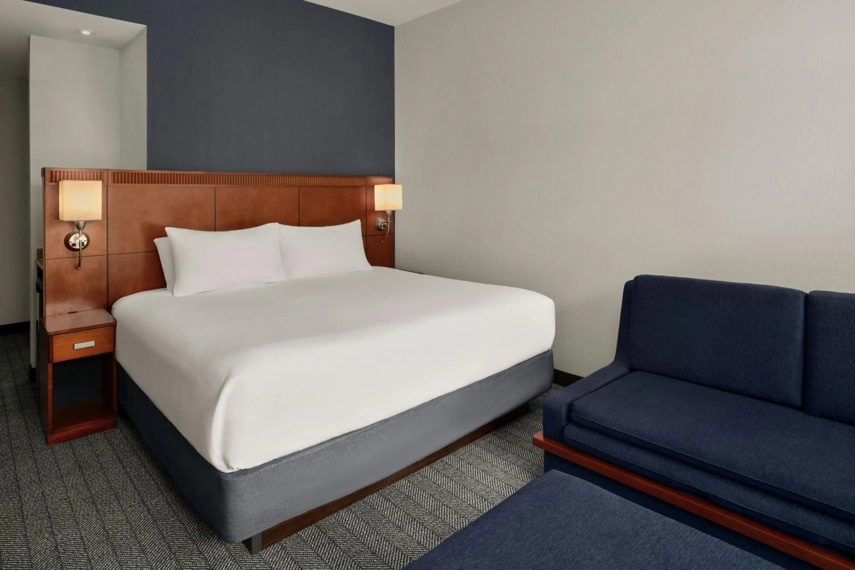 Photo of the whole room, Bed in Courtyard by Marriott Halifax Downtown