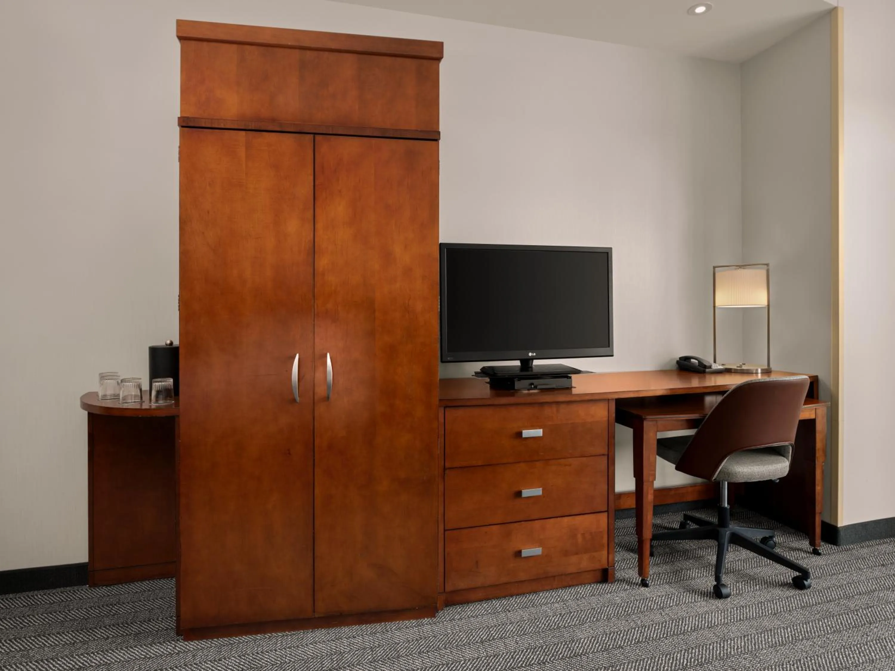 TV and multimedia in Courtyard by Marriott Halifax Downtown