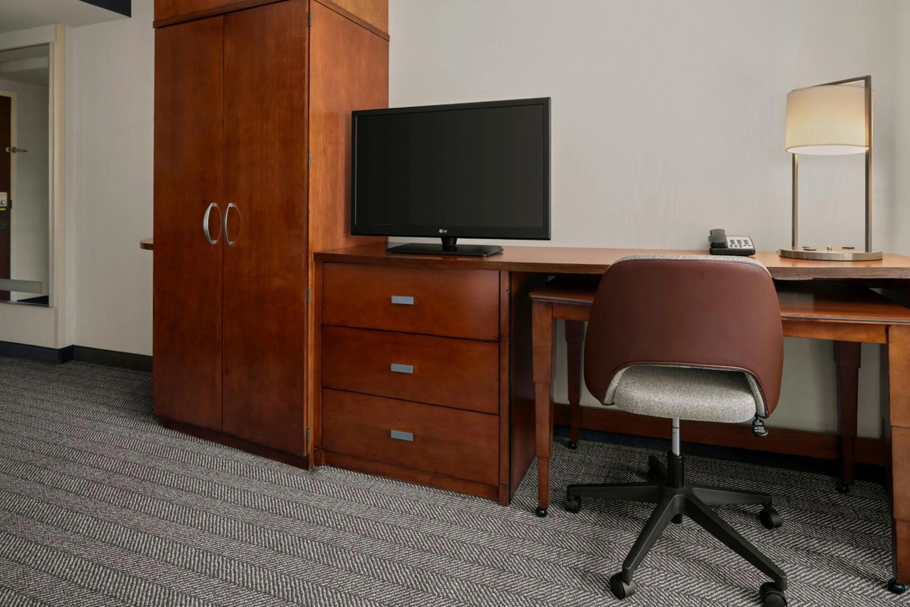 Photo of the whole room in Courtyard by Marriott Halifax Downtown