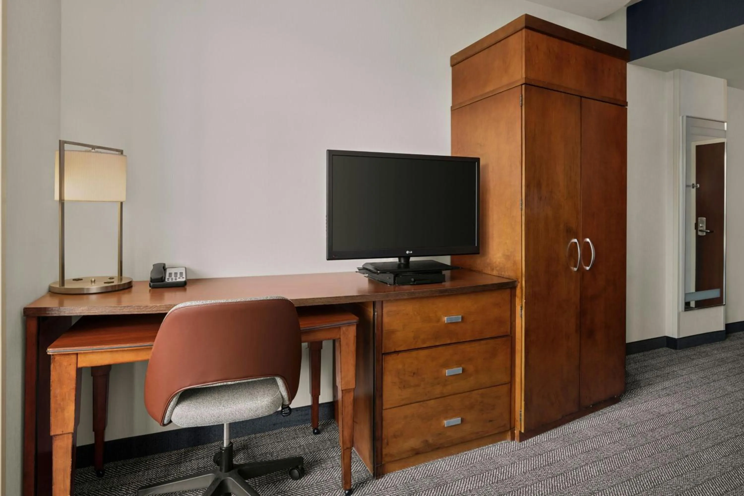 Photo of the whole room in Courtyard by Marriott Halifax Downtown