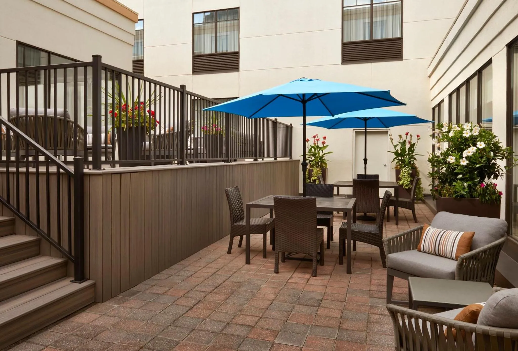 Property building in Courtyard by Marriott Ottawa Downtown