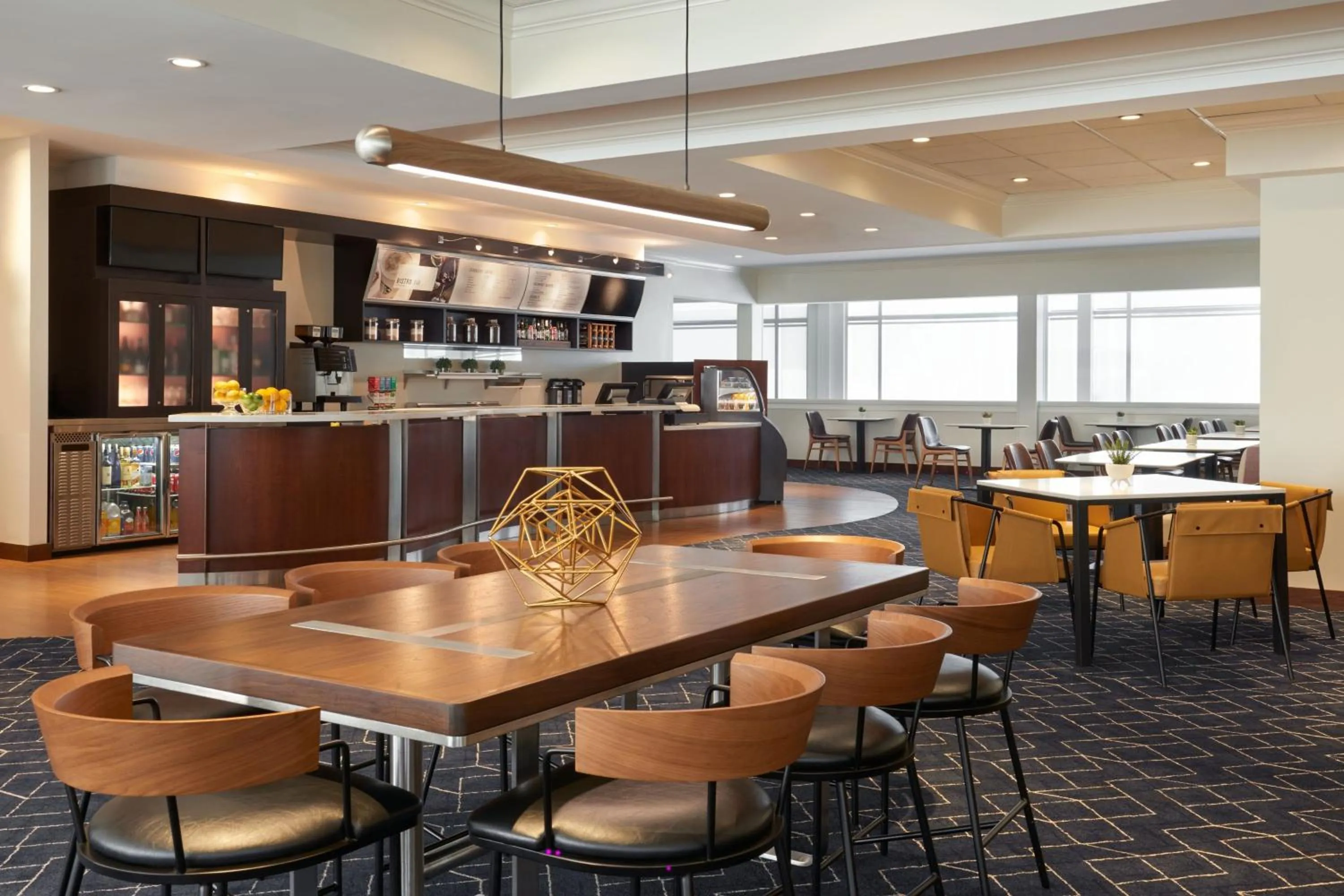 Lounge or bar in Courtyard by Marriott Ottawa Downtown