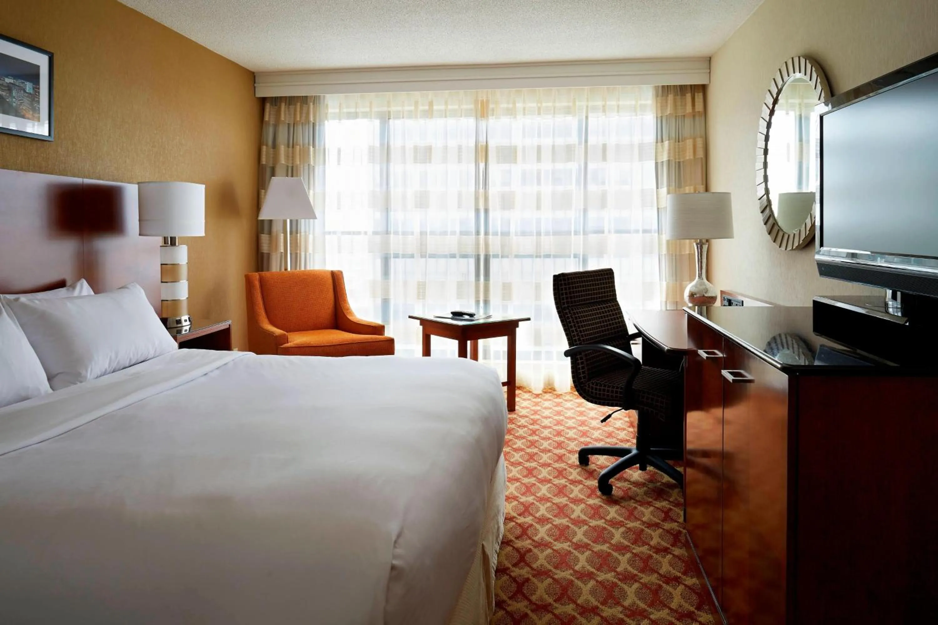 Photo of the whole room, Bed in Ottawa Marriott Hotel