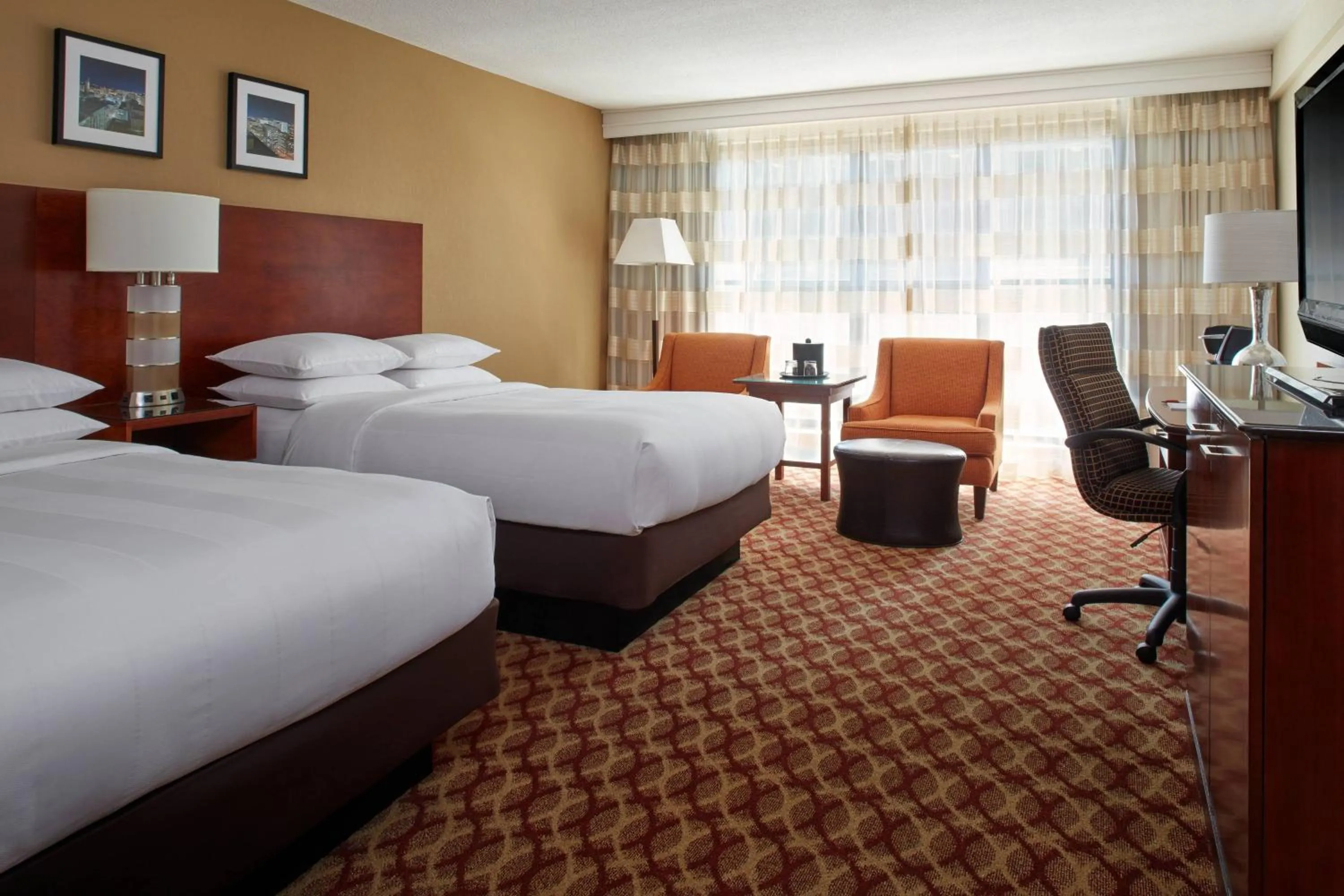 Photo of the whole room, Bed in Ottawa Marriott Hotel