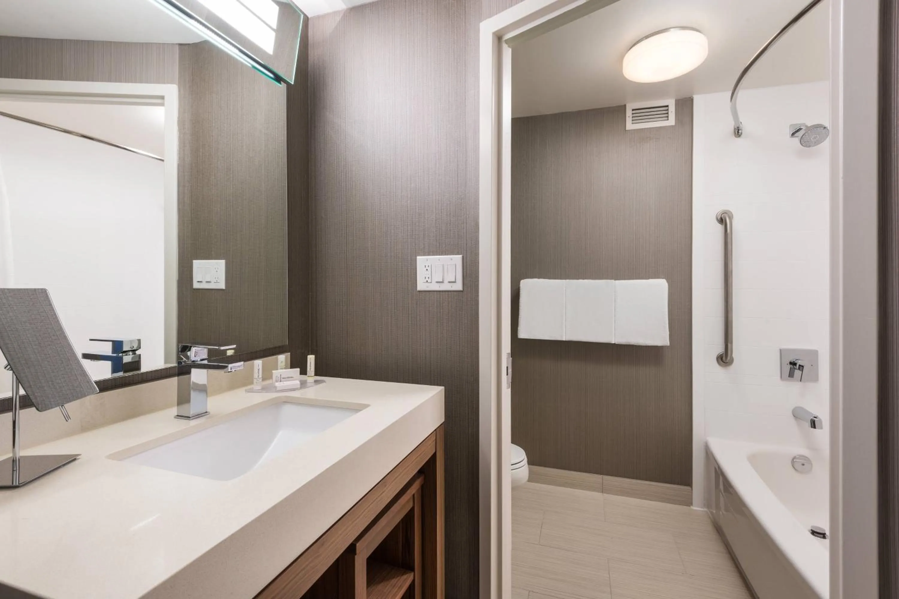 Bathroom in Courtyard by Marriott Toronto Vaughan