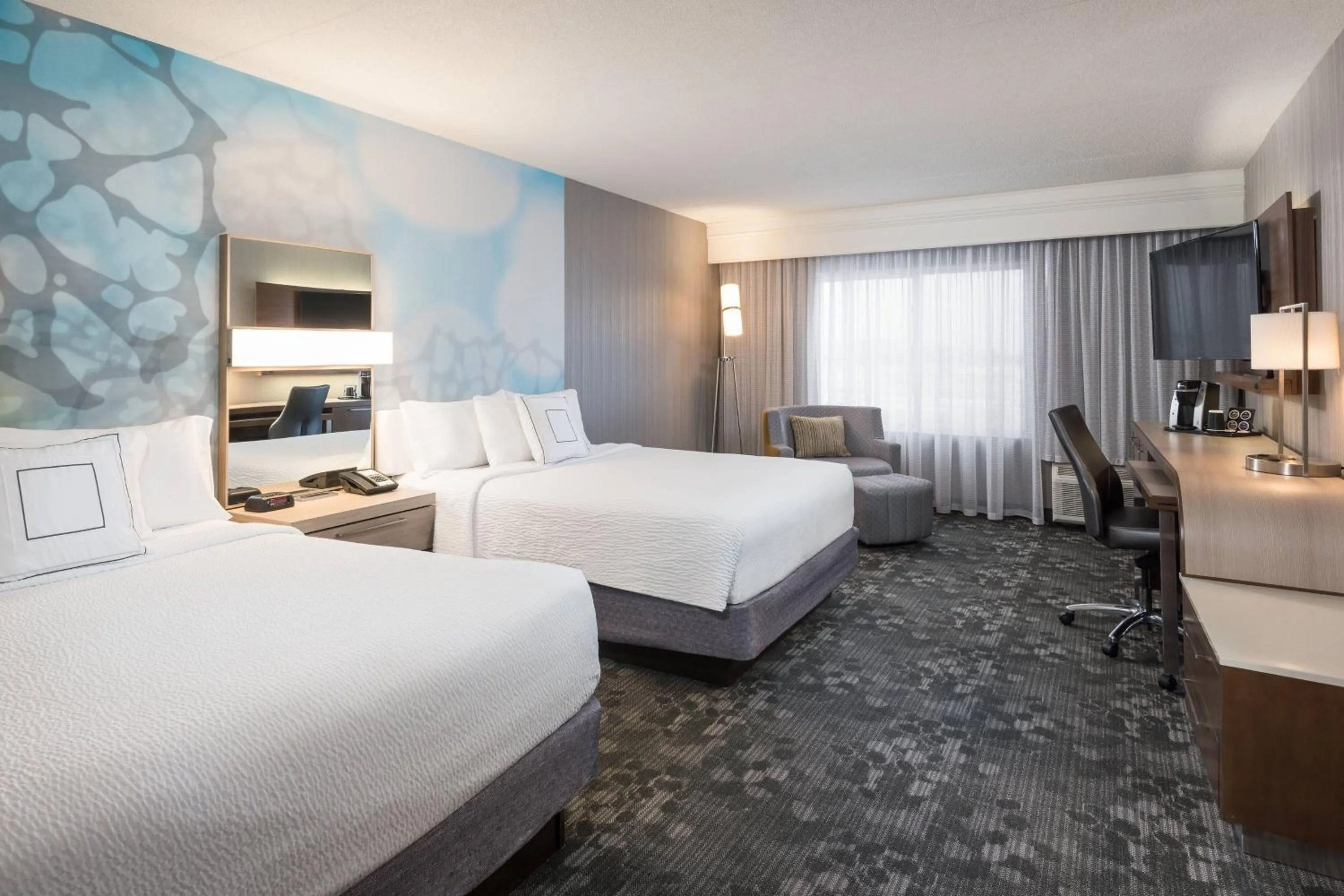 Photo of the whole room, Bed in Courtyard by Marriott Toronto Vaughan