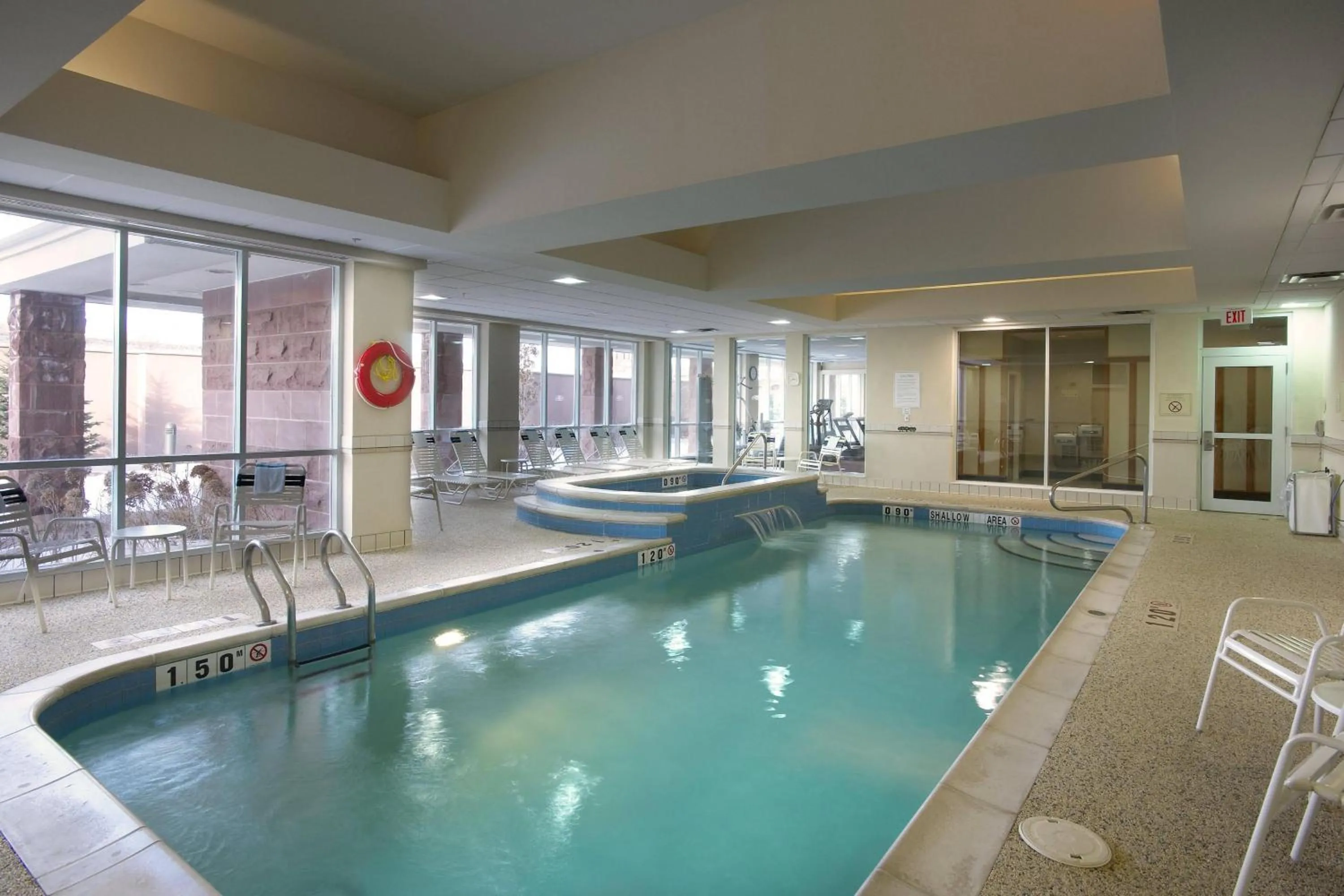 Swimming pool in Courtyard by Marriott Toronto Vaughan