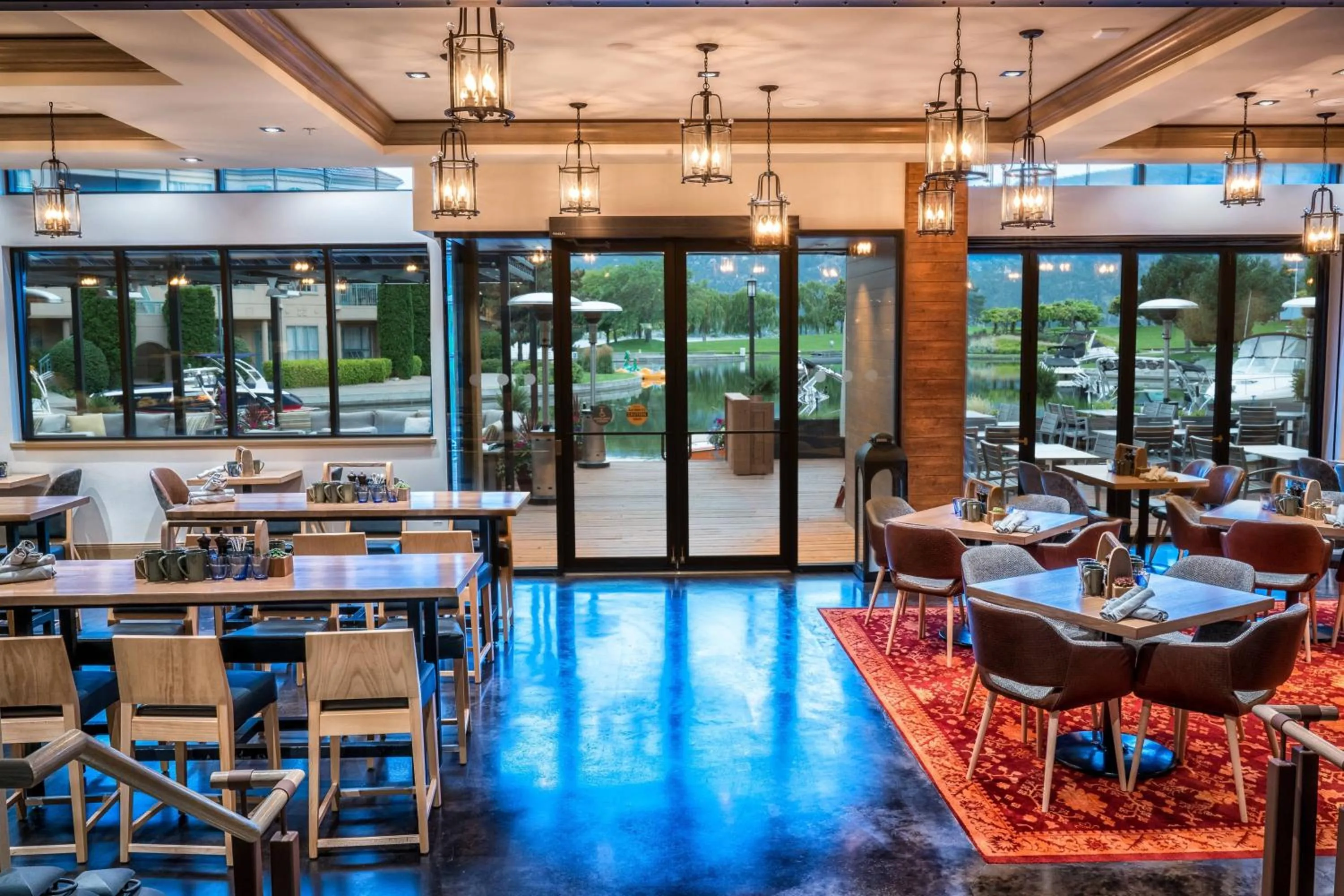 Lounge or bar in Delta Hotels by Marriott Grand Okanagan Resort