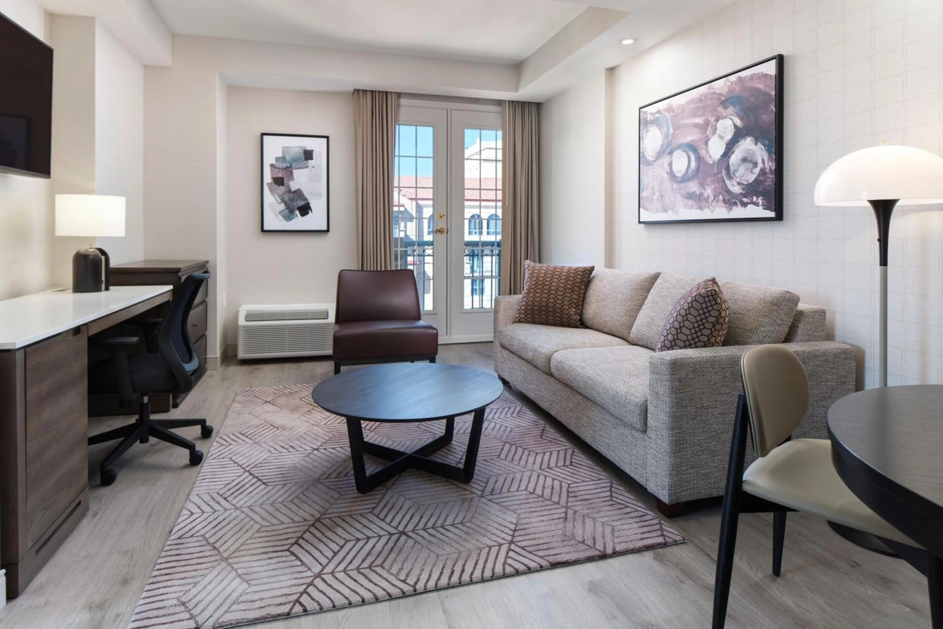 Living room in Delta Hotels by Marriott Grand Okanagan Resort