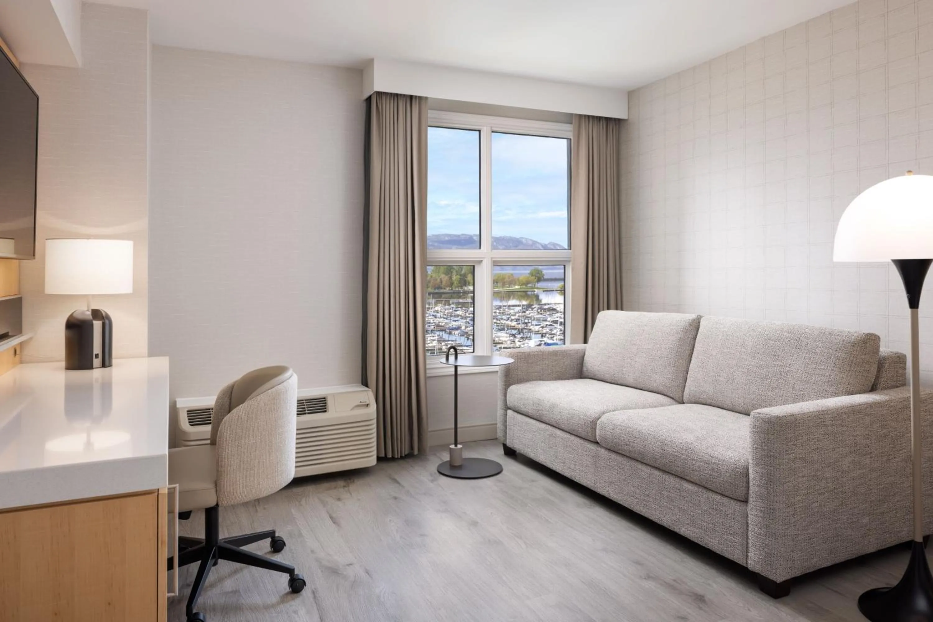 Photo of the whole room in Delta Hotels by Marriott Grand Okanagan Resort