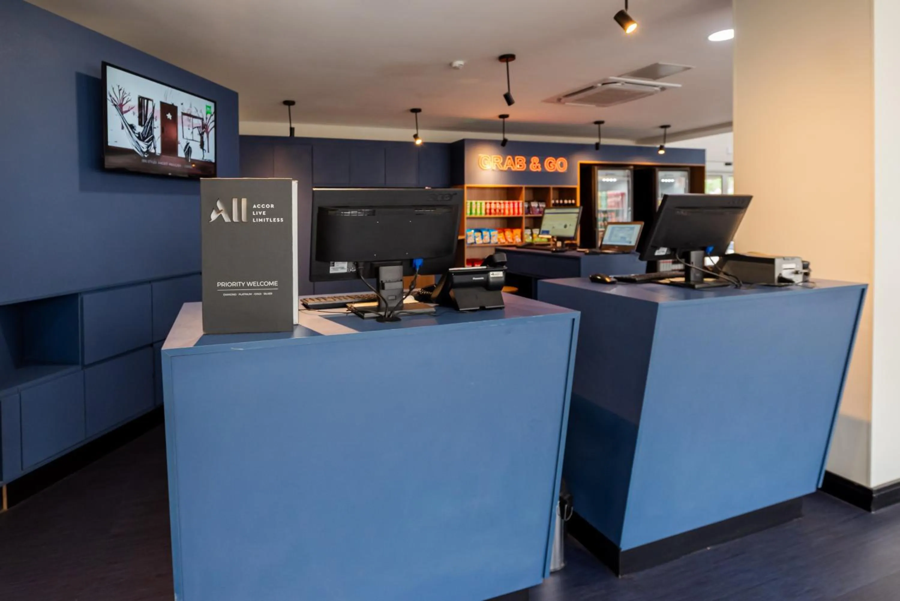 Lobby or reception in Ibis Styles Campinas Alphaville