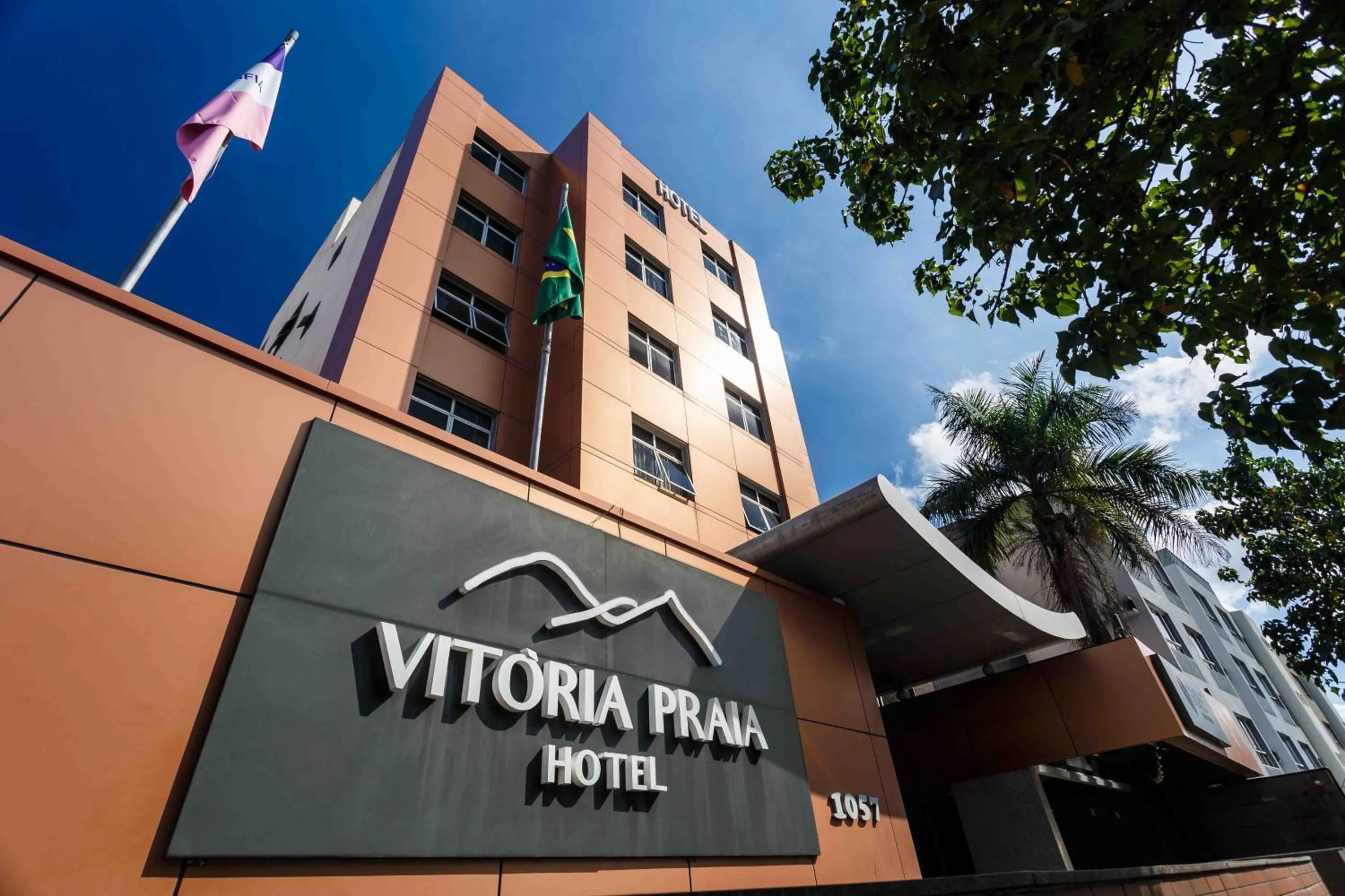 Facade/entrance in Vitoria Praia Hotel