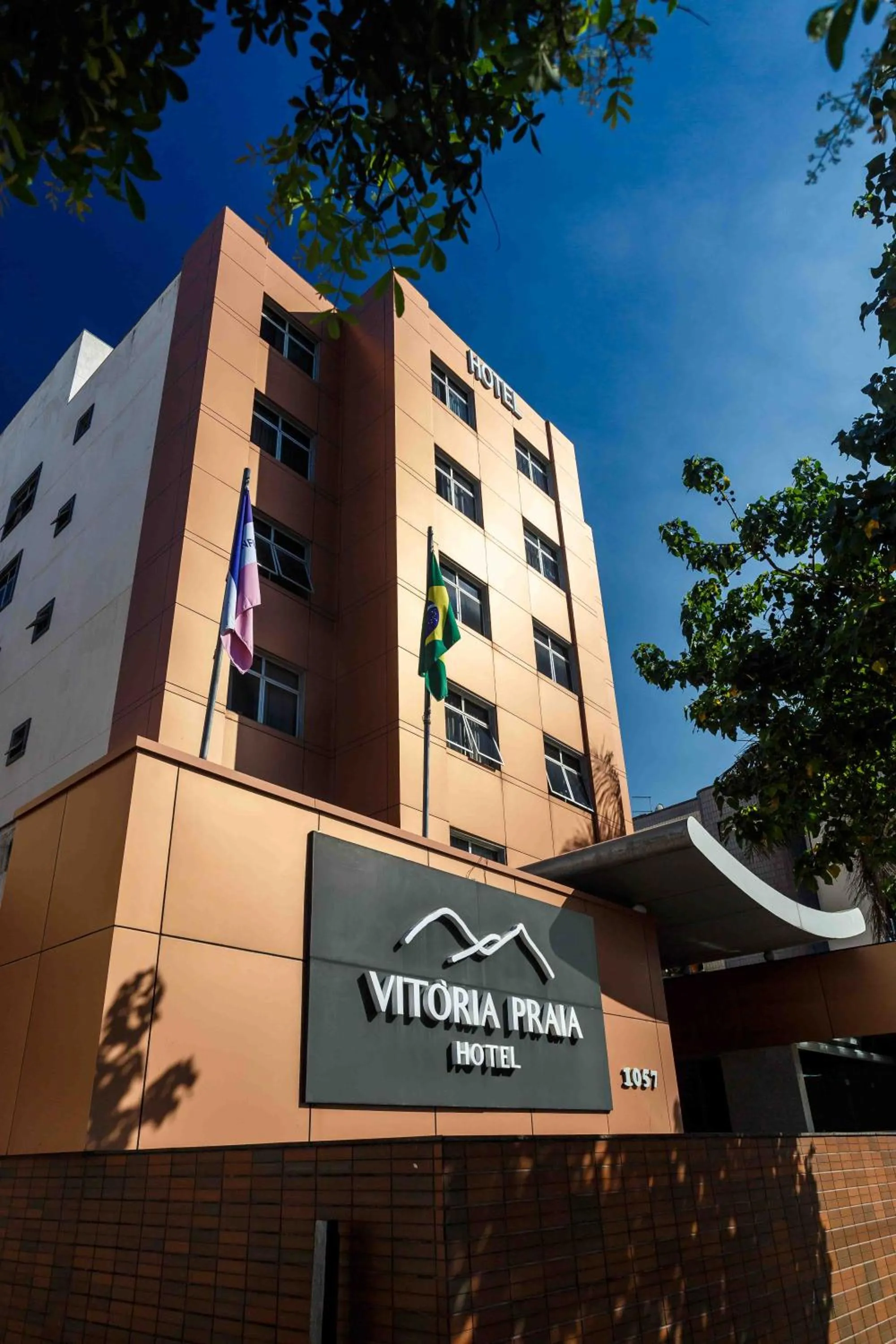 Facade/entrance in Vitoria Praia Hotel
