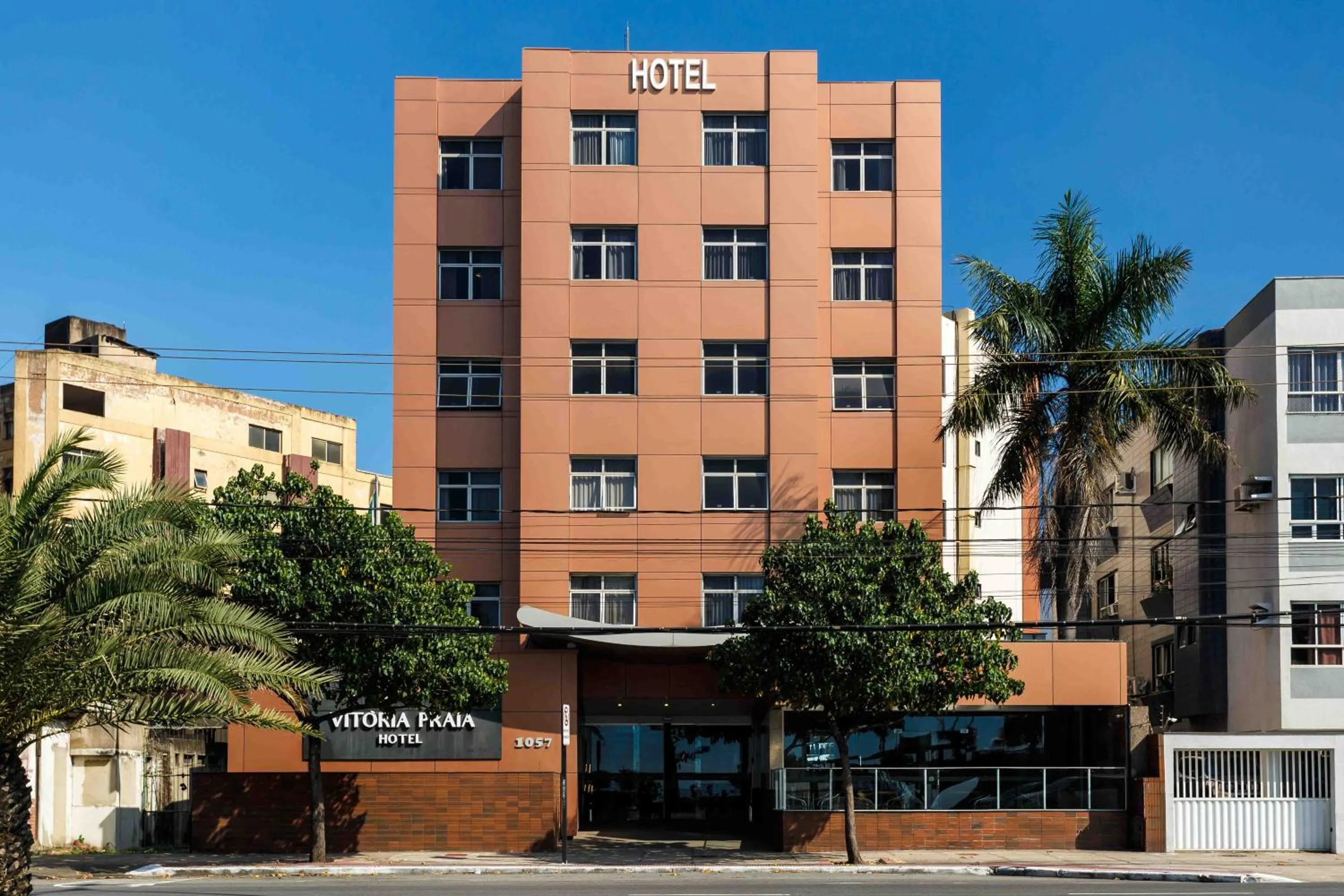 Facade/entrance in Vitoria Praia Hotel