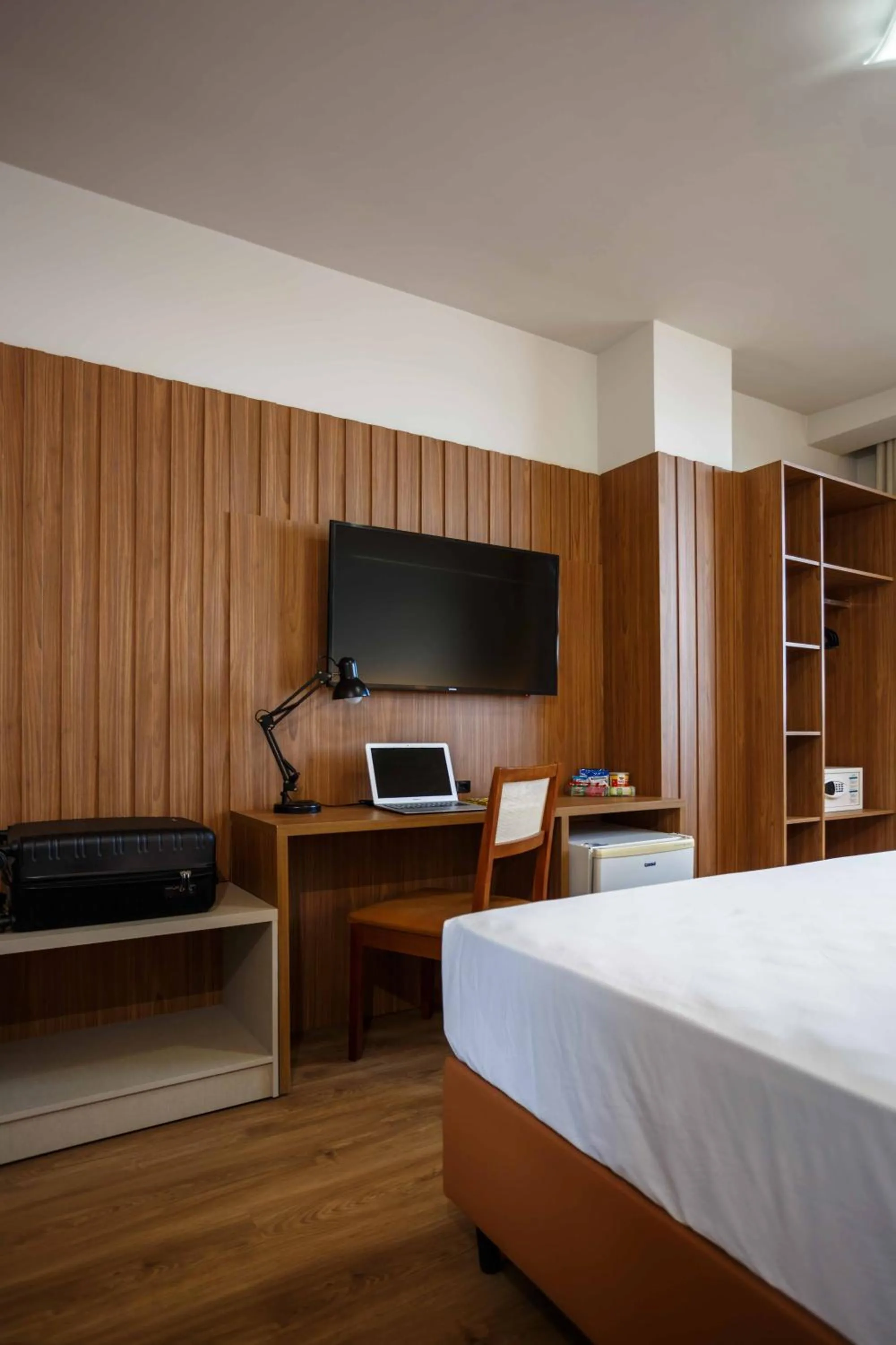 Photo of the whole room, Bed in Vitoria Praia Hotel