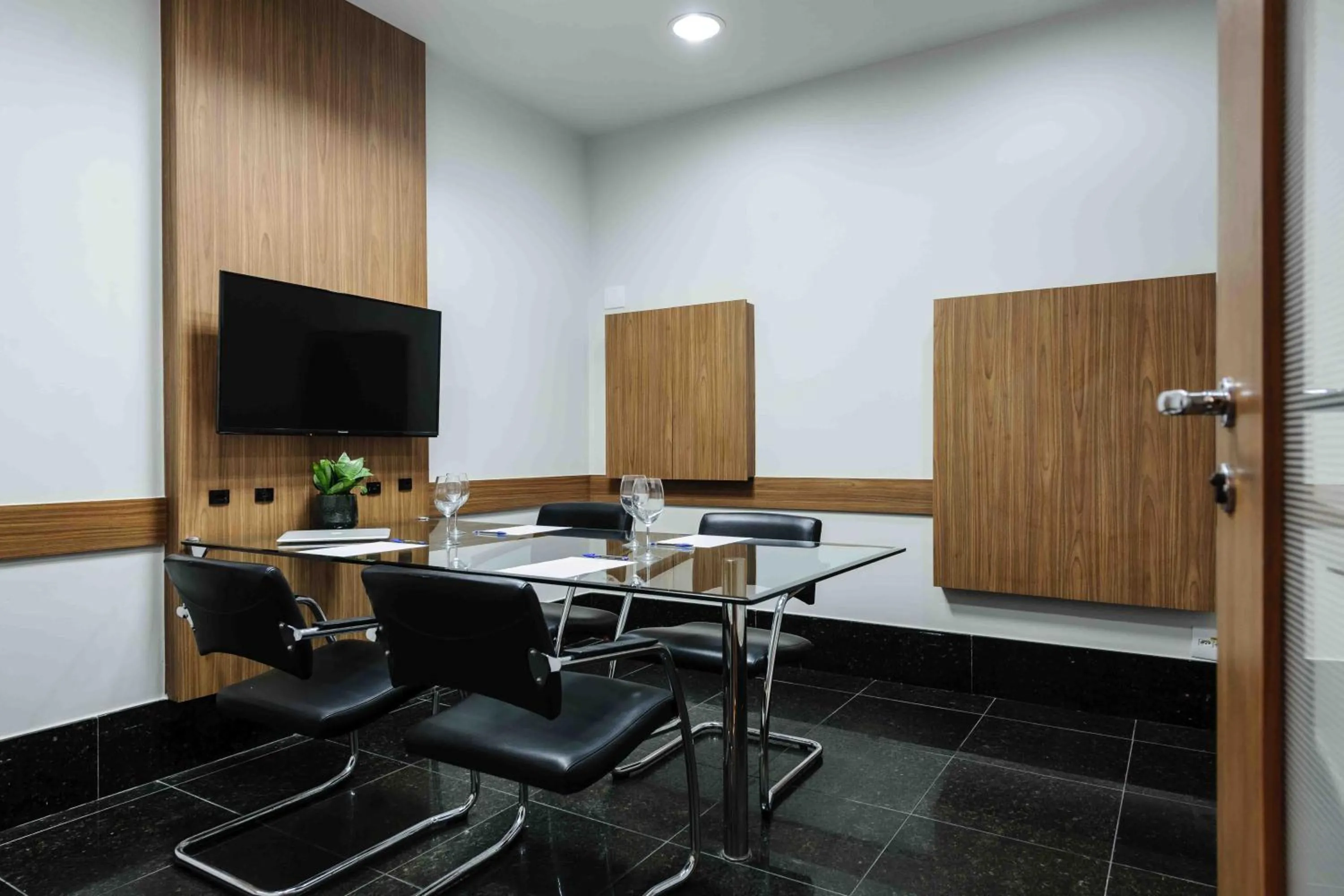 Meeting/conference room in Vitoria Praia Hotel