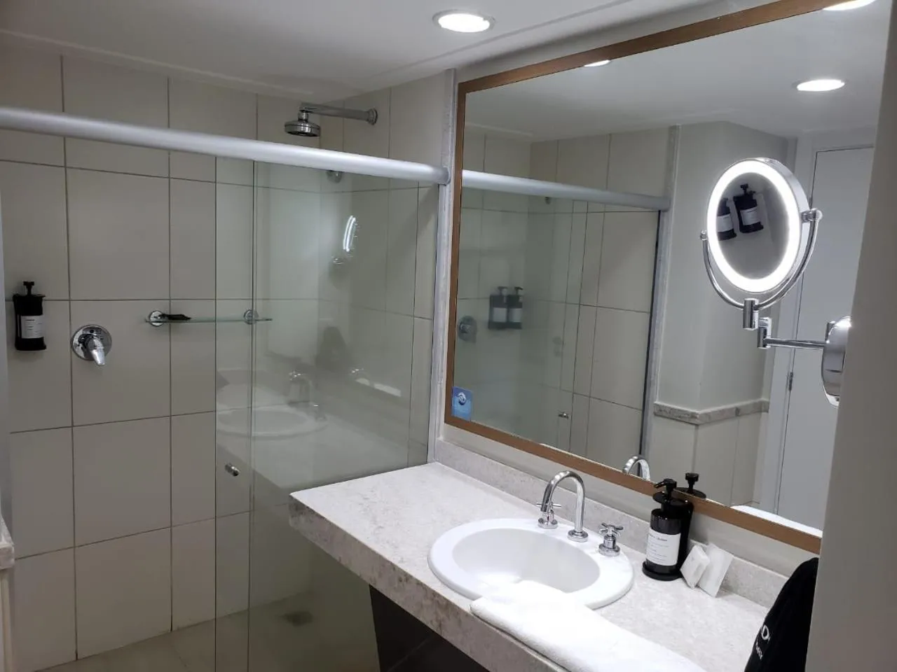 Bathroom in Vidam Hotel Aracaju - Transamerica Collection