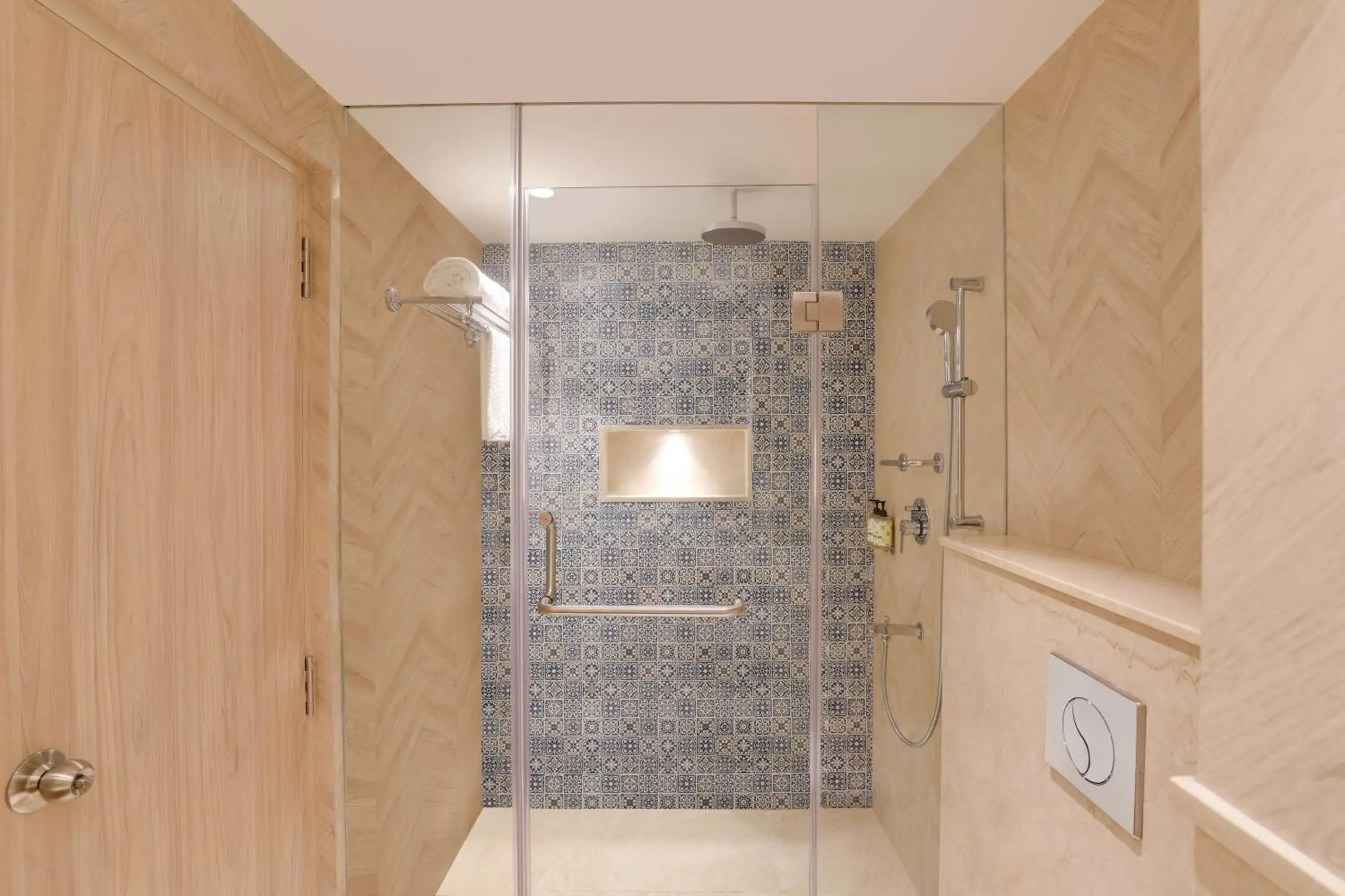 Deluxe Double Room(2 pints of beer on arrival with each rooms booked) - single occupancy in Lemon Tree Amarante Beach Resort, Goa Deluxe Double Room(2 pints of beer on arrival with each rooms booked) - single occupancy in Lemon Tree Amarante Beach Resort, Goa