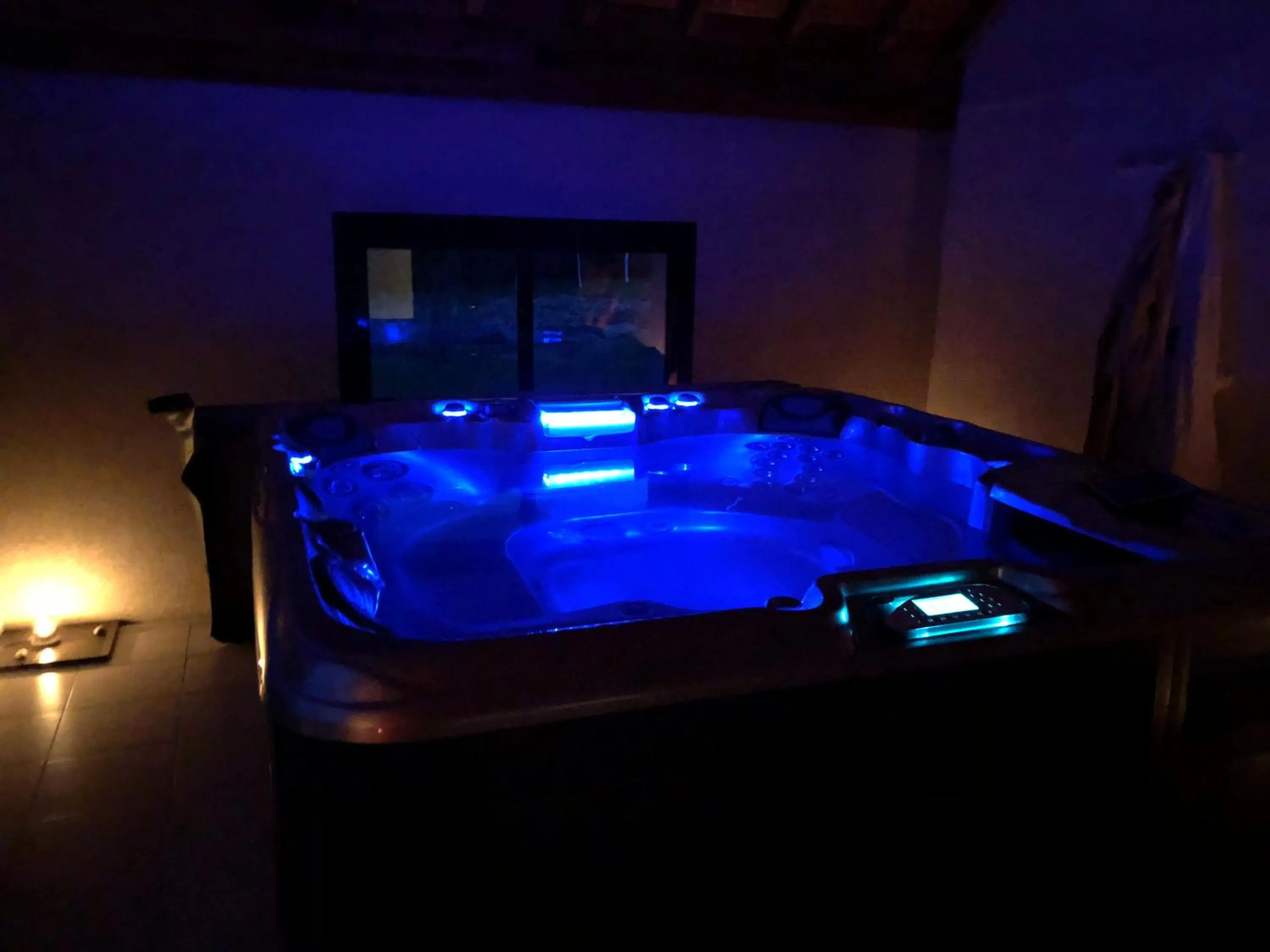 Hot Tub in FERME DE L'EREAU