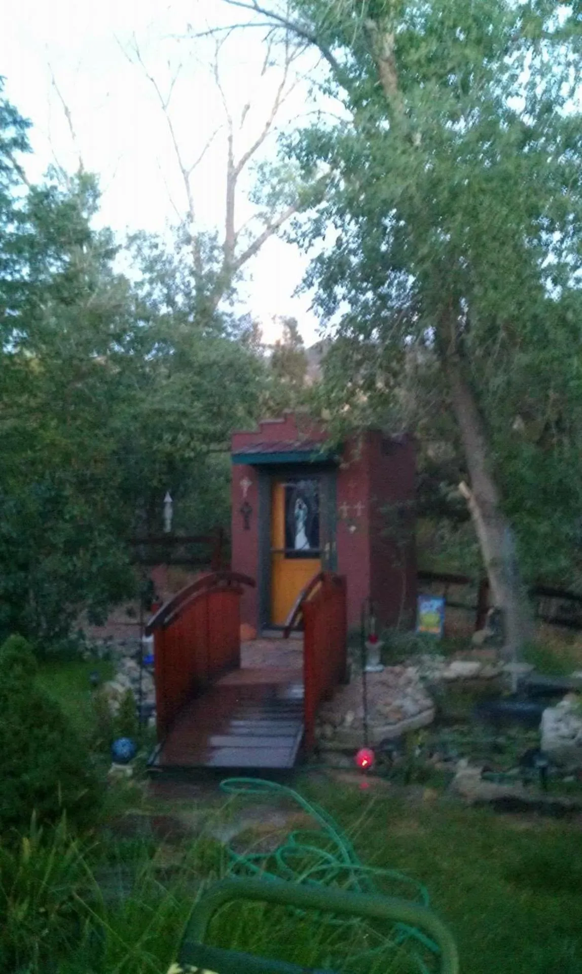 Garden in Grizzly Roadhouse Bed and Breakfast