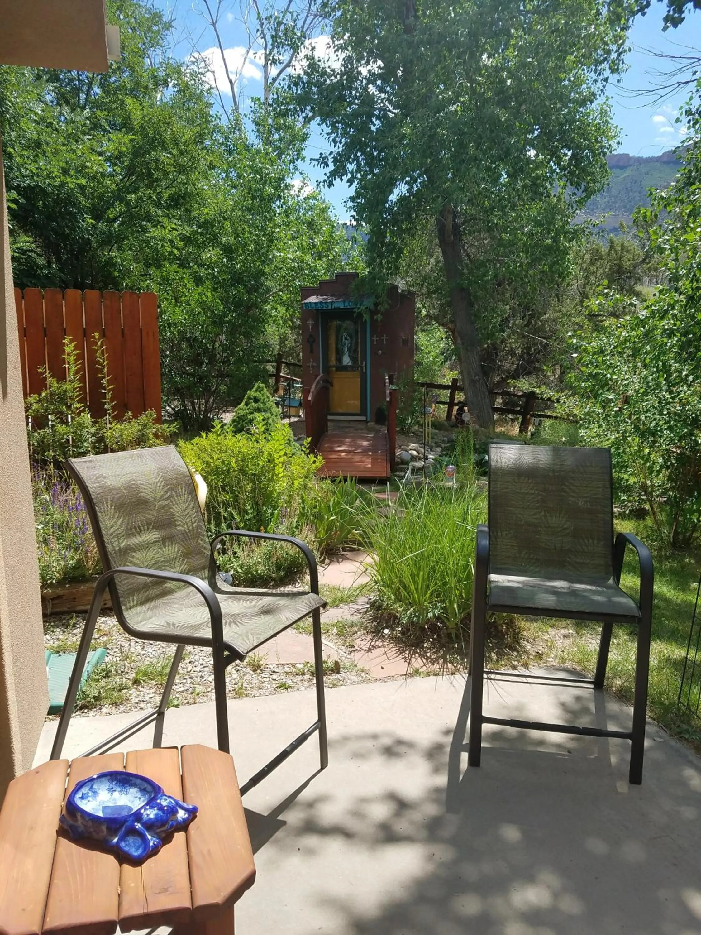 Patio in Grizzly Roadhouse Bed and Breakfast