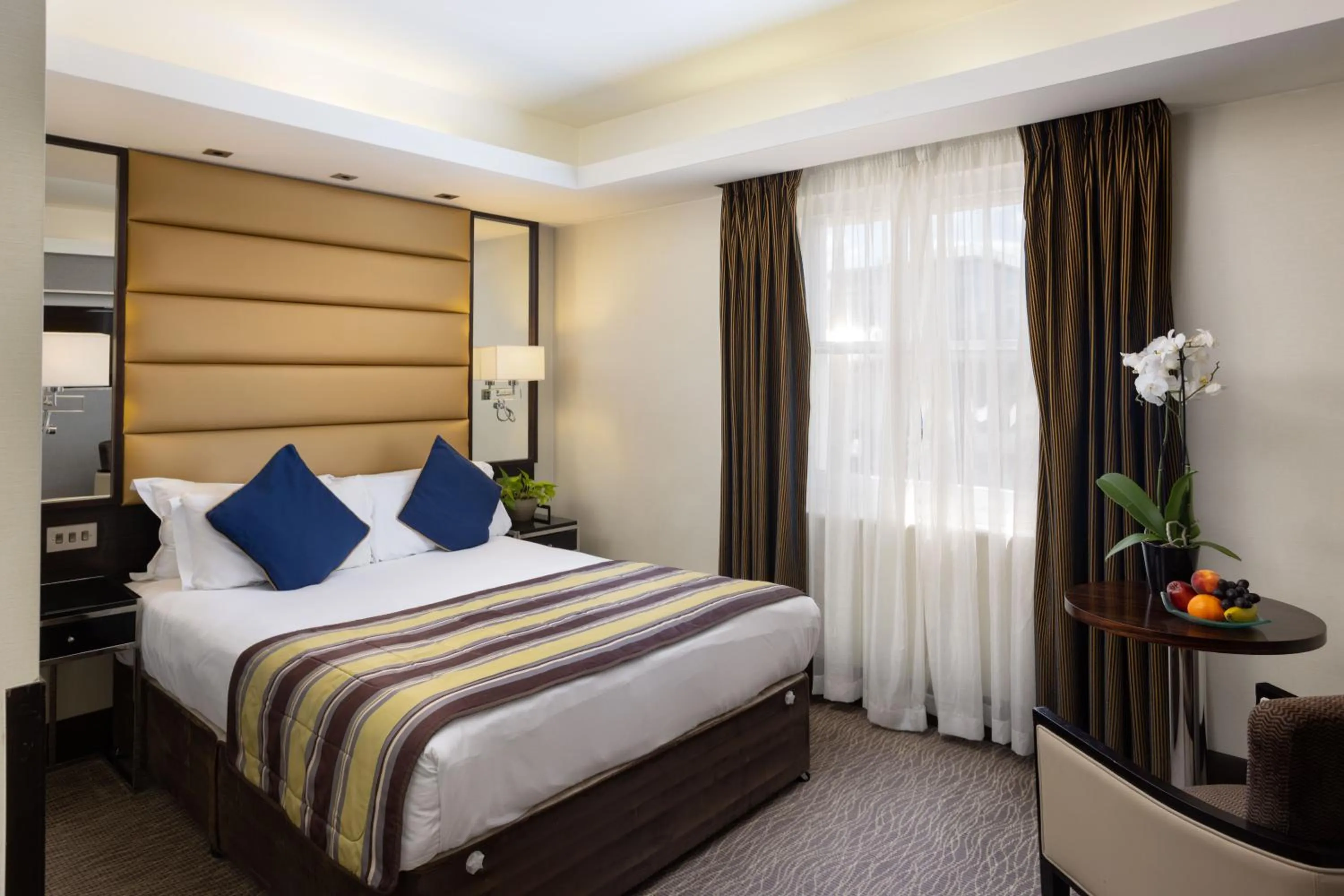 Bed in Park Grand Mayfair