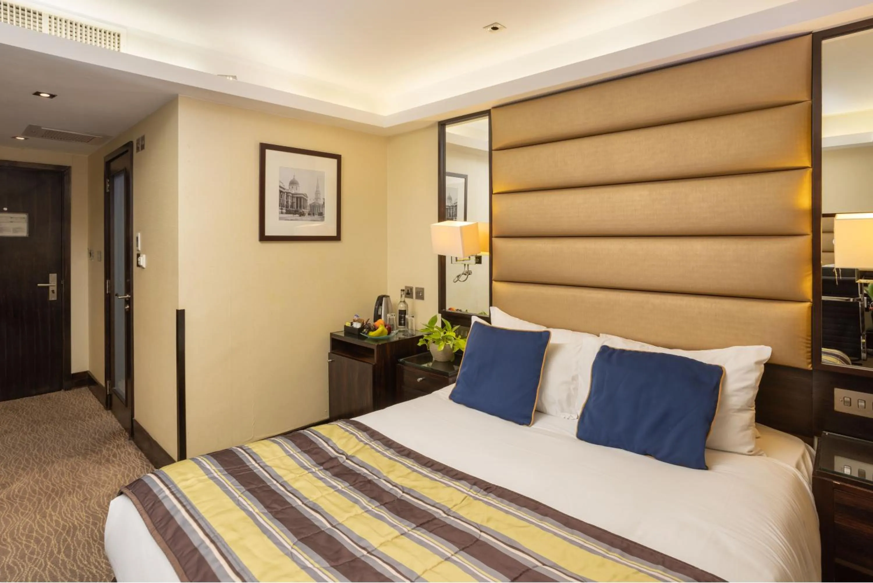 Bed in Park Grand Mayfair