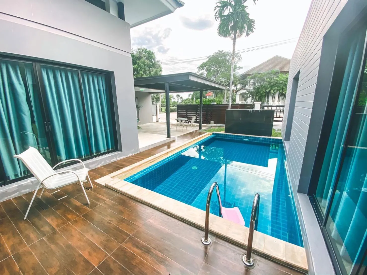 Swimming pool in Royal Sammuk Villa