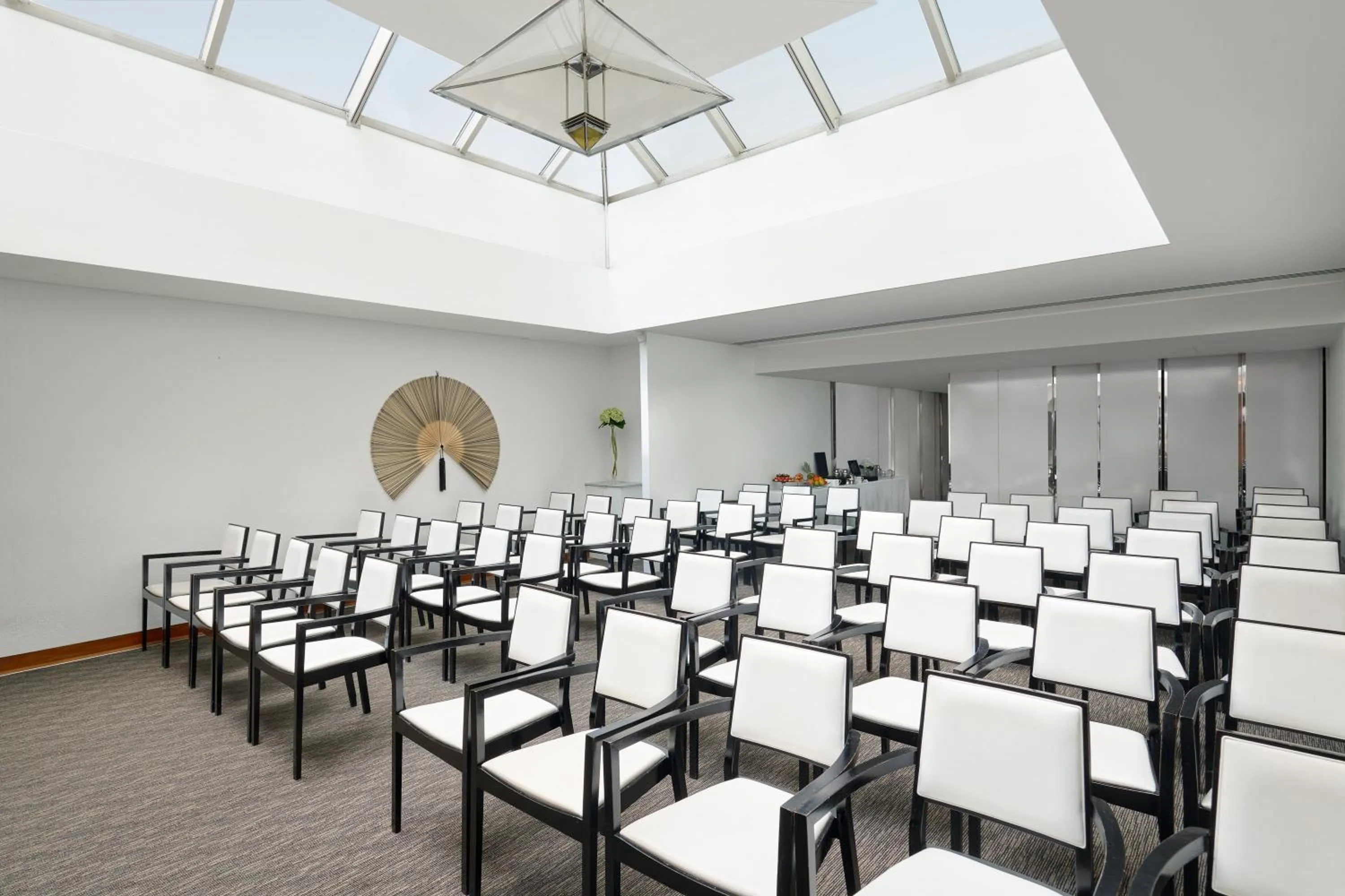 Business facilities in COMO Metropolitan London