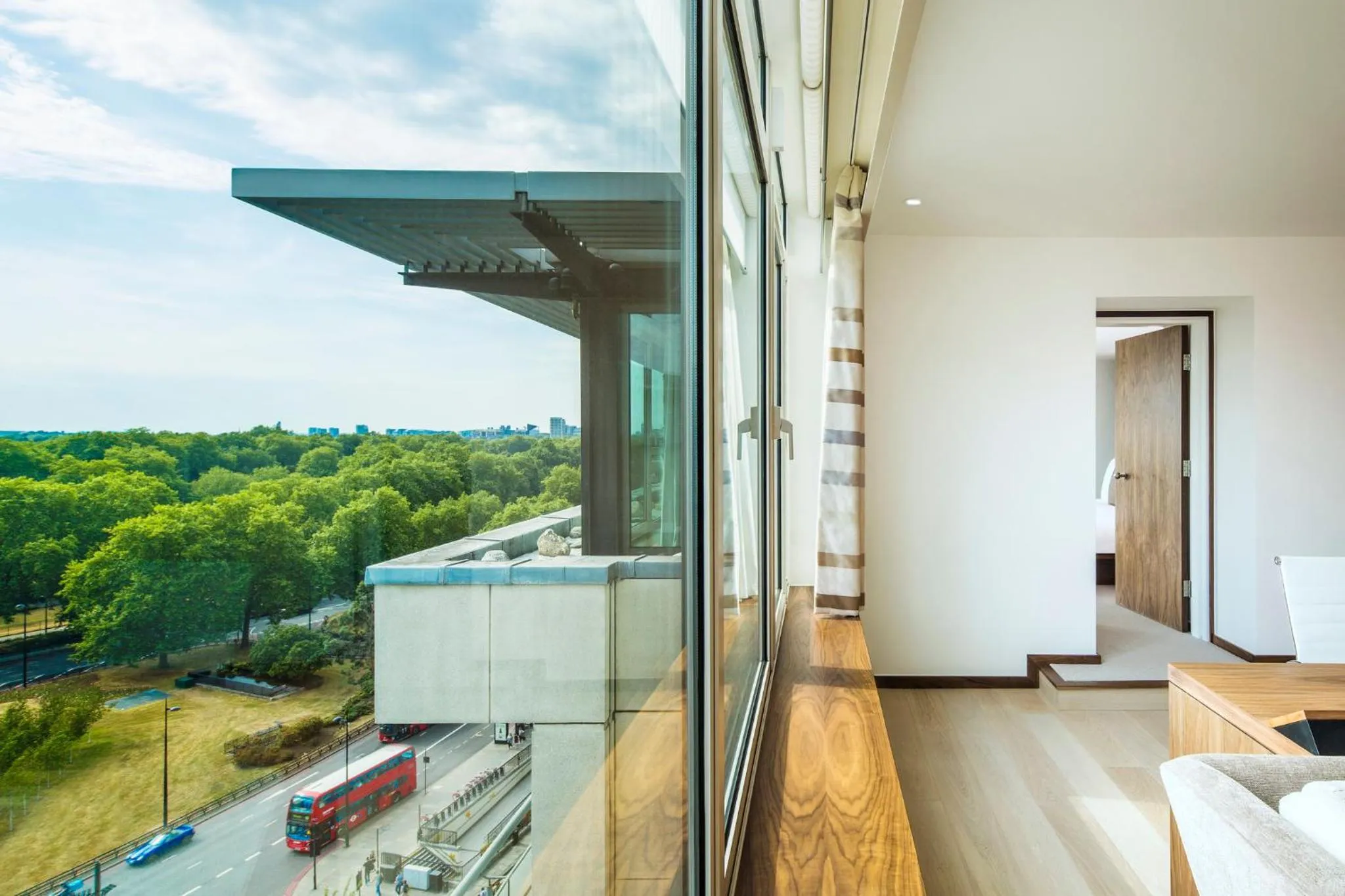 Photo of the whole room in COMO Metropolitan London