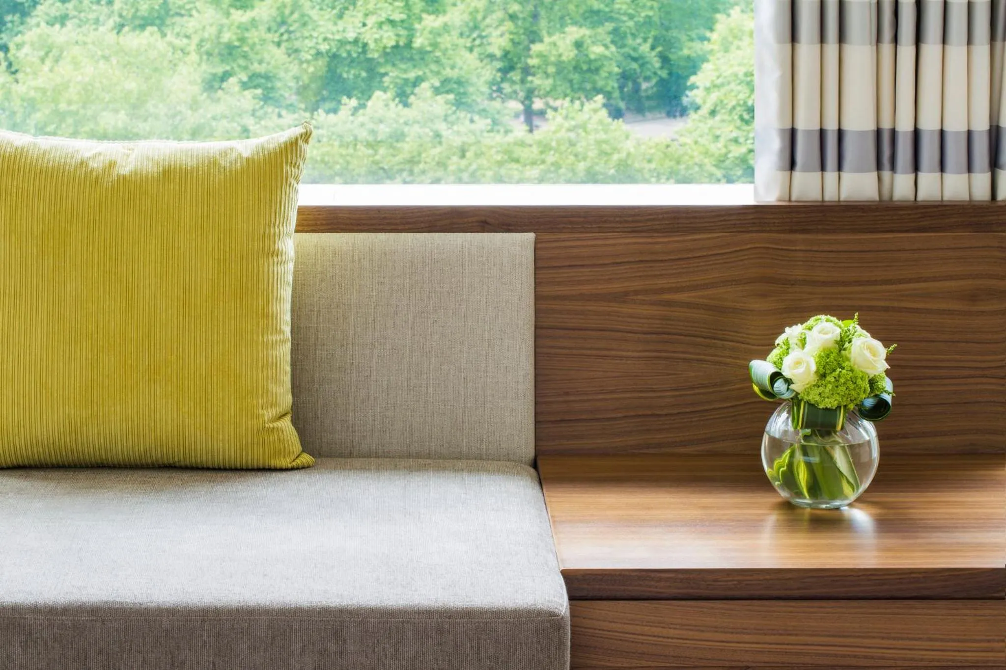 Photo of the whole room in COMO Metropolitan London