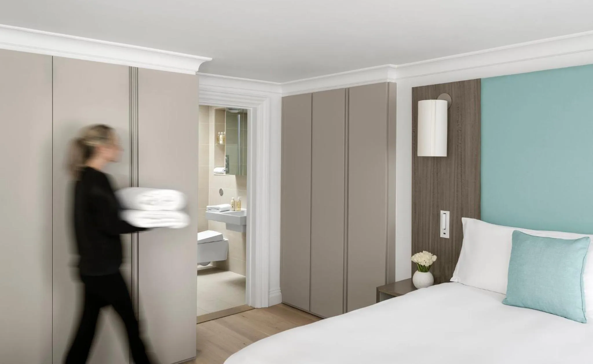 Photo of the whole room, Bed in COMO Metropolitan London