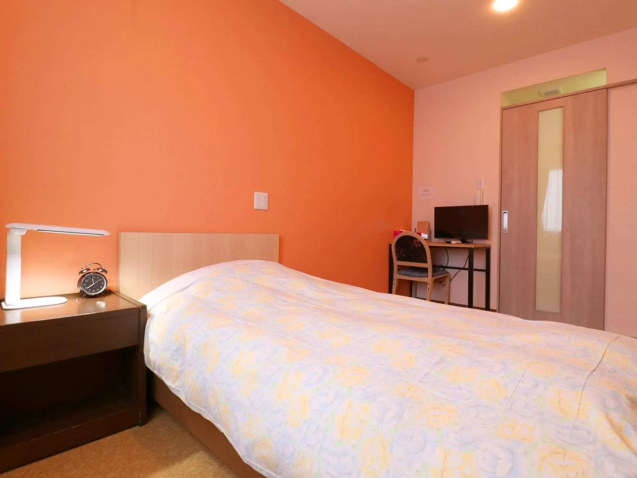 Photo of the whole room, Bed in Hotel Asahi Grandeur Fuchu