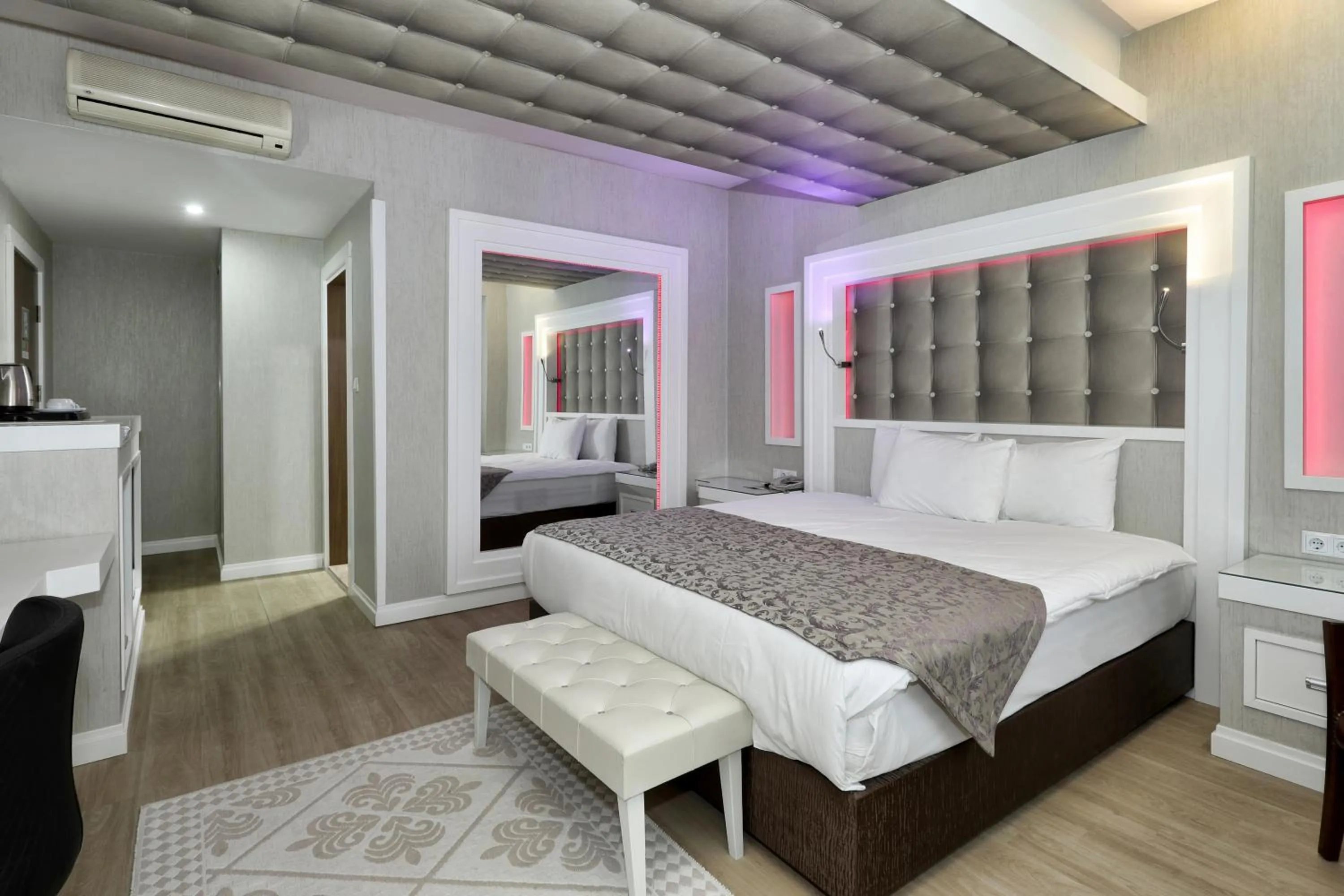 Bedroom, Bed in Seckin Hotel