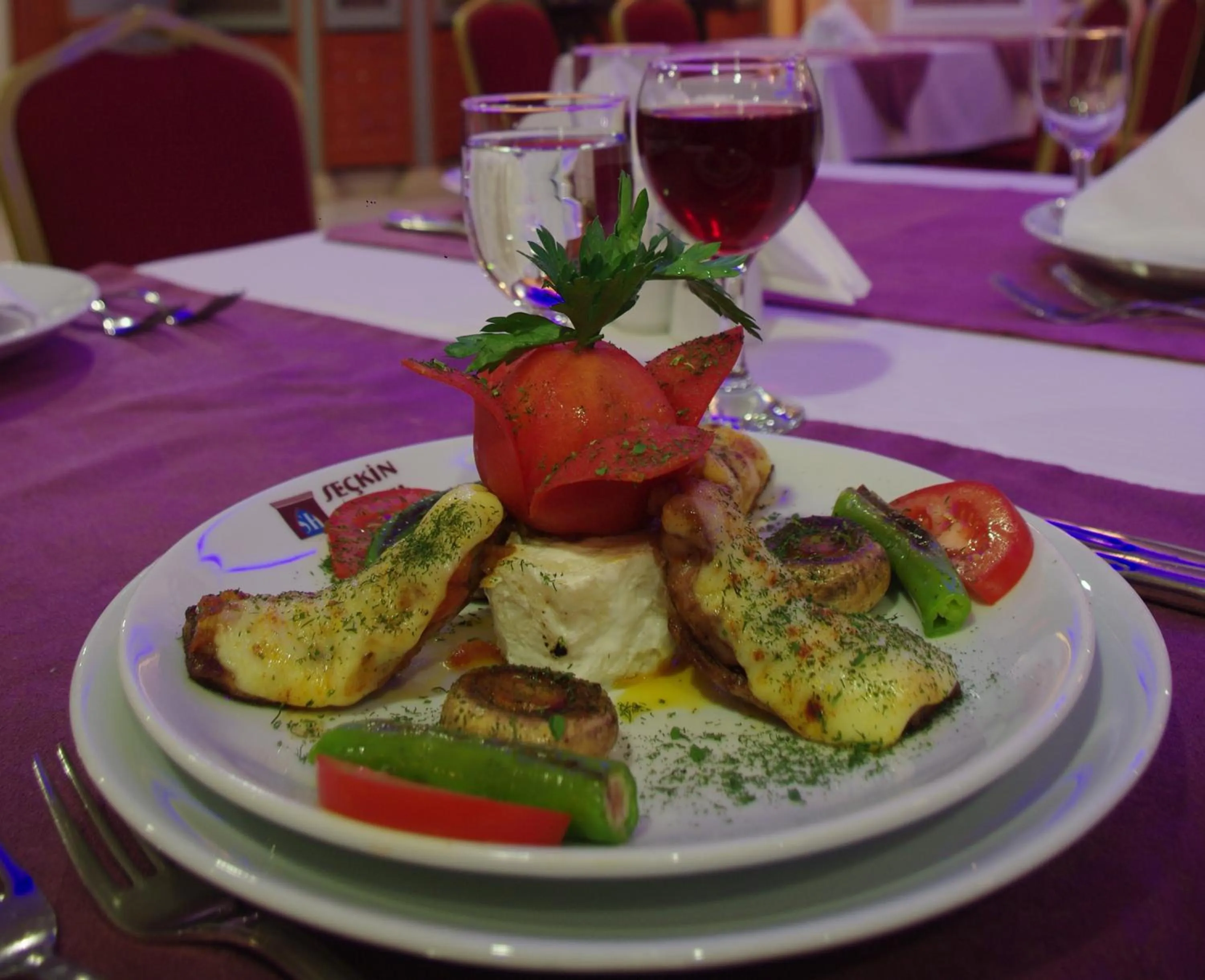 Restaurant/places to eat in Seckin Hotel