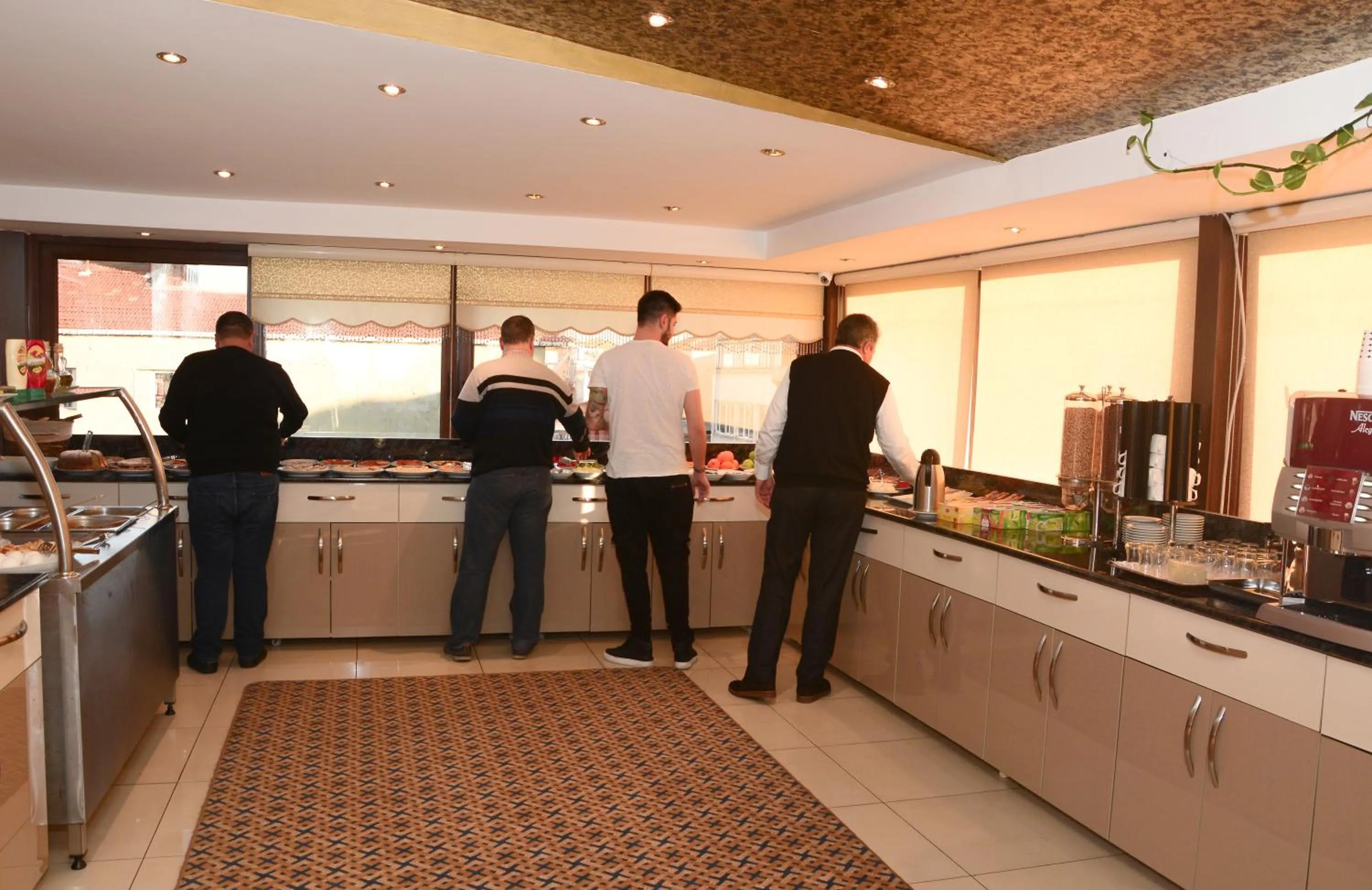 Restaurant/places to eat in Grand Rosa Hotel