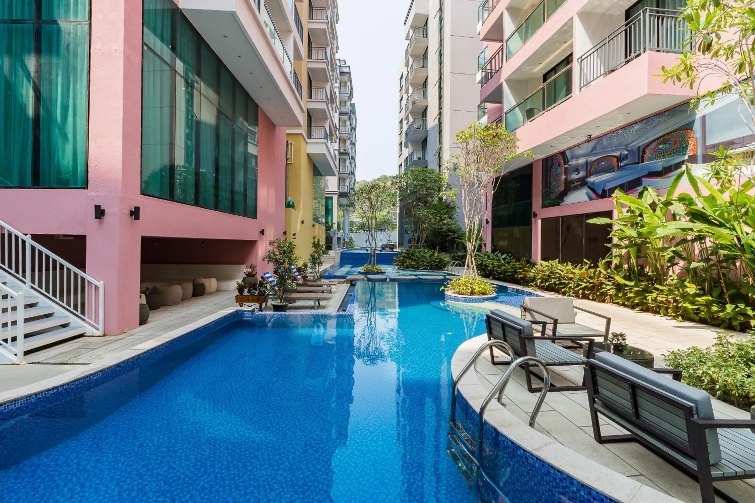 Swimming pool in Citrus Grande Hotel Pattaya by Compass Hospitality