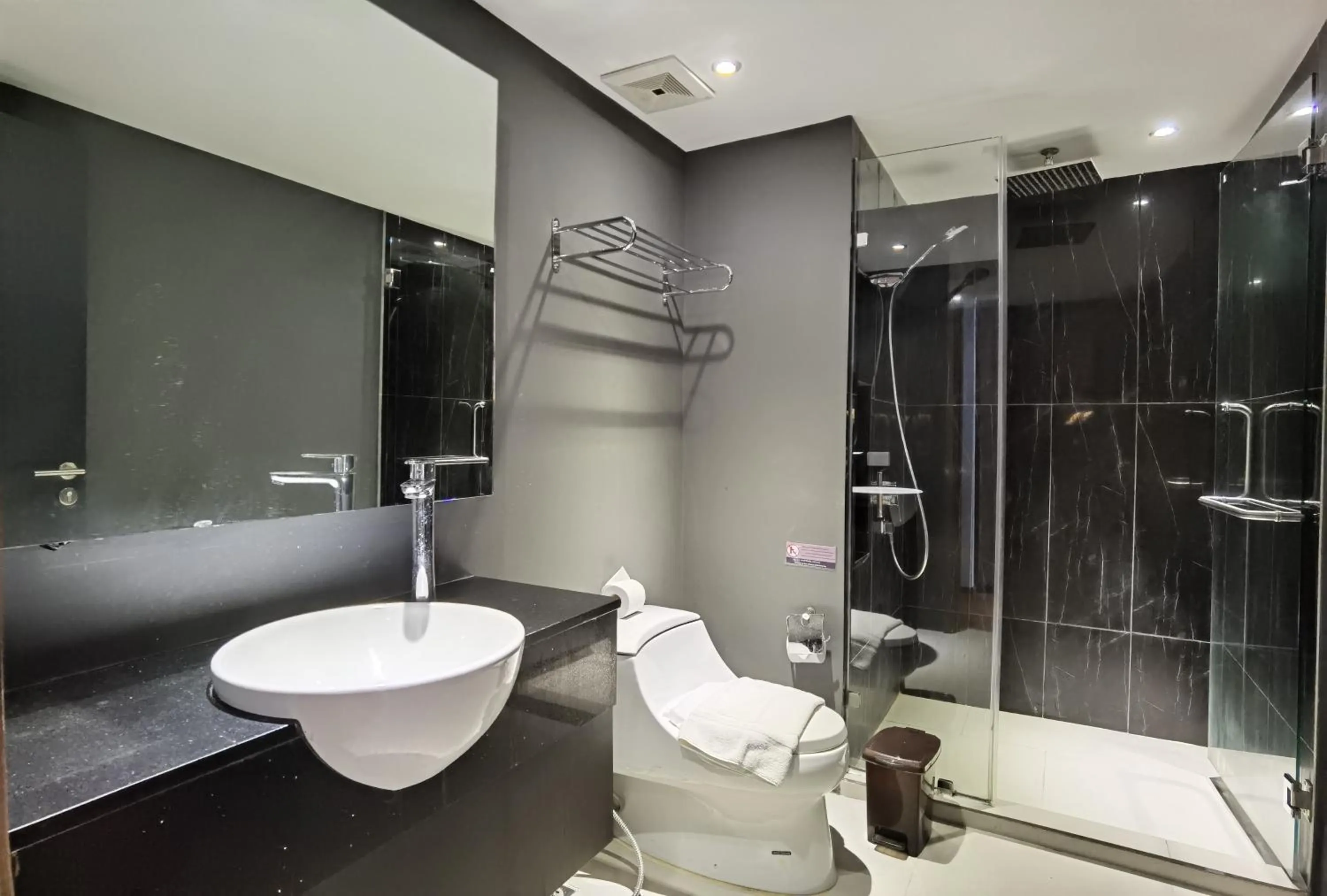 Bathroom in Citrus Grande Hotel Pattaya by Compass Hospitality