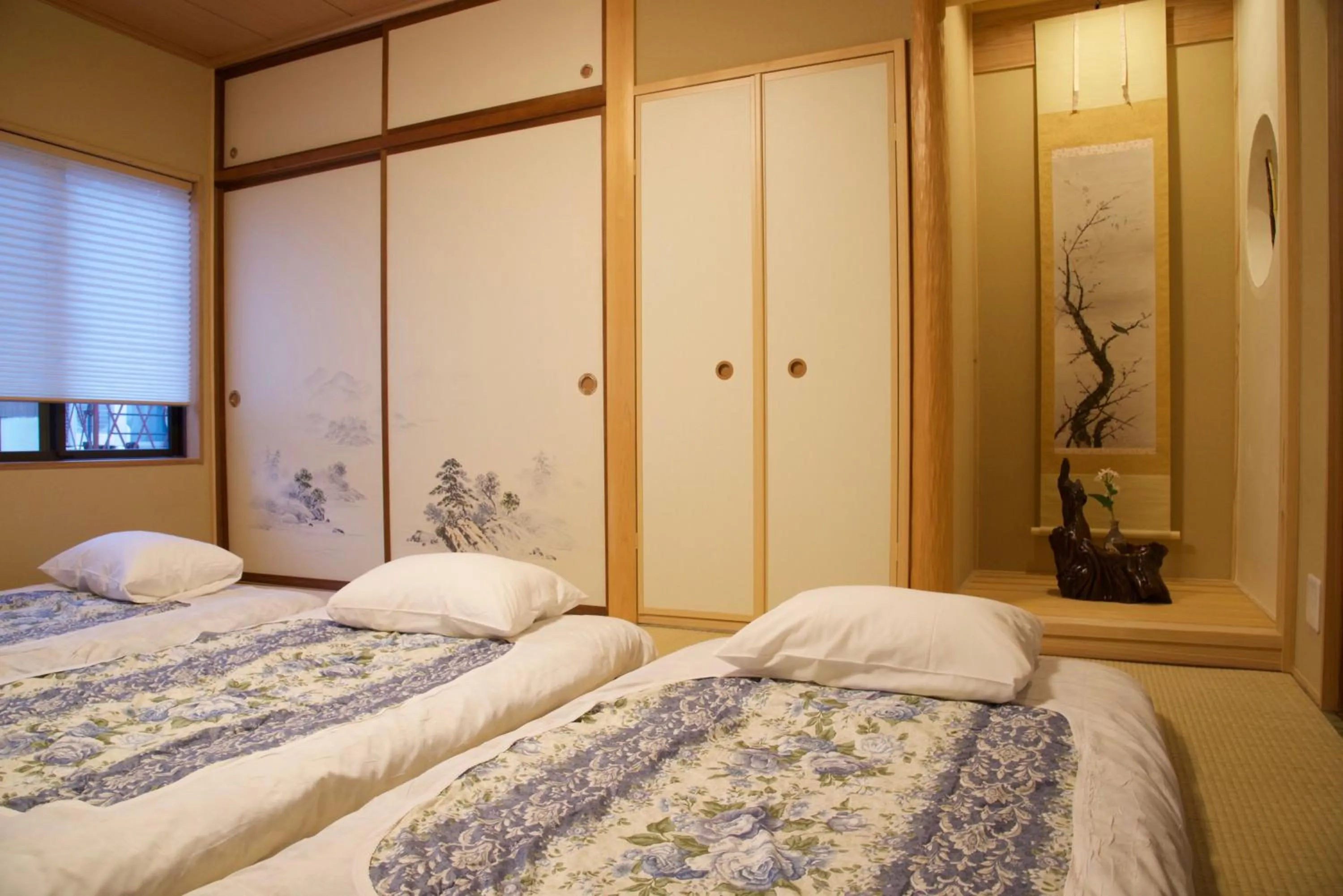 Bed in Kyomachi Yumeji