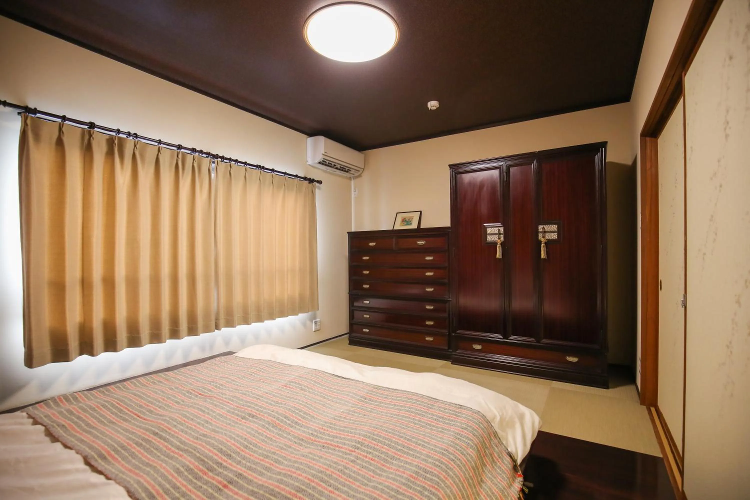 Bed in Kyomachi Yumeji