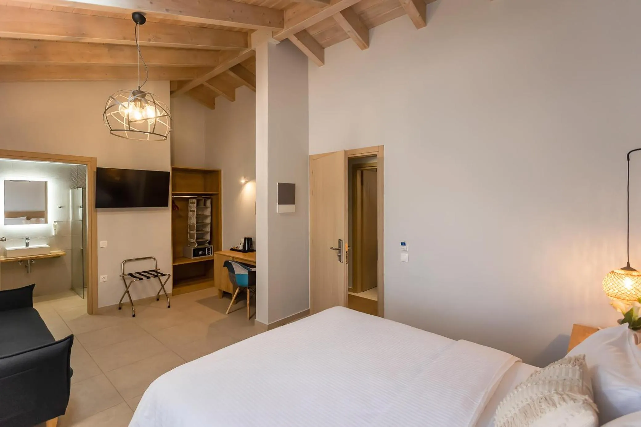 Photo of the whole room, Bed in Telesilla Hotel