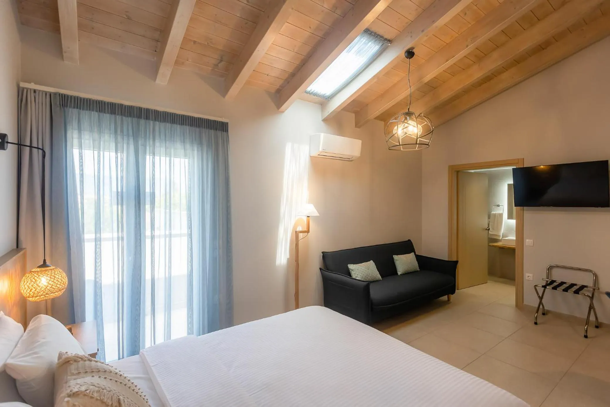 Photo of the whole room, Bed in Telesilla Hotel