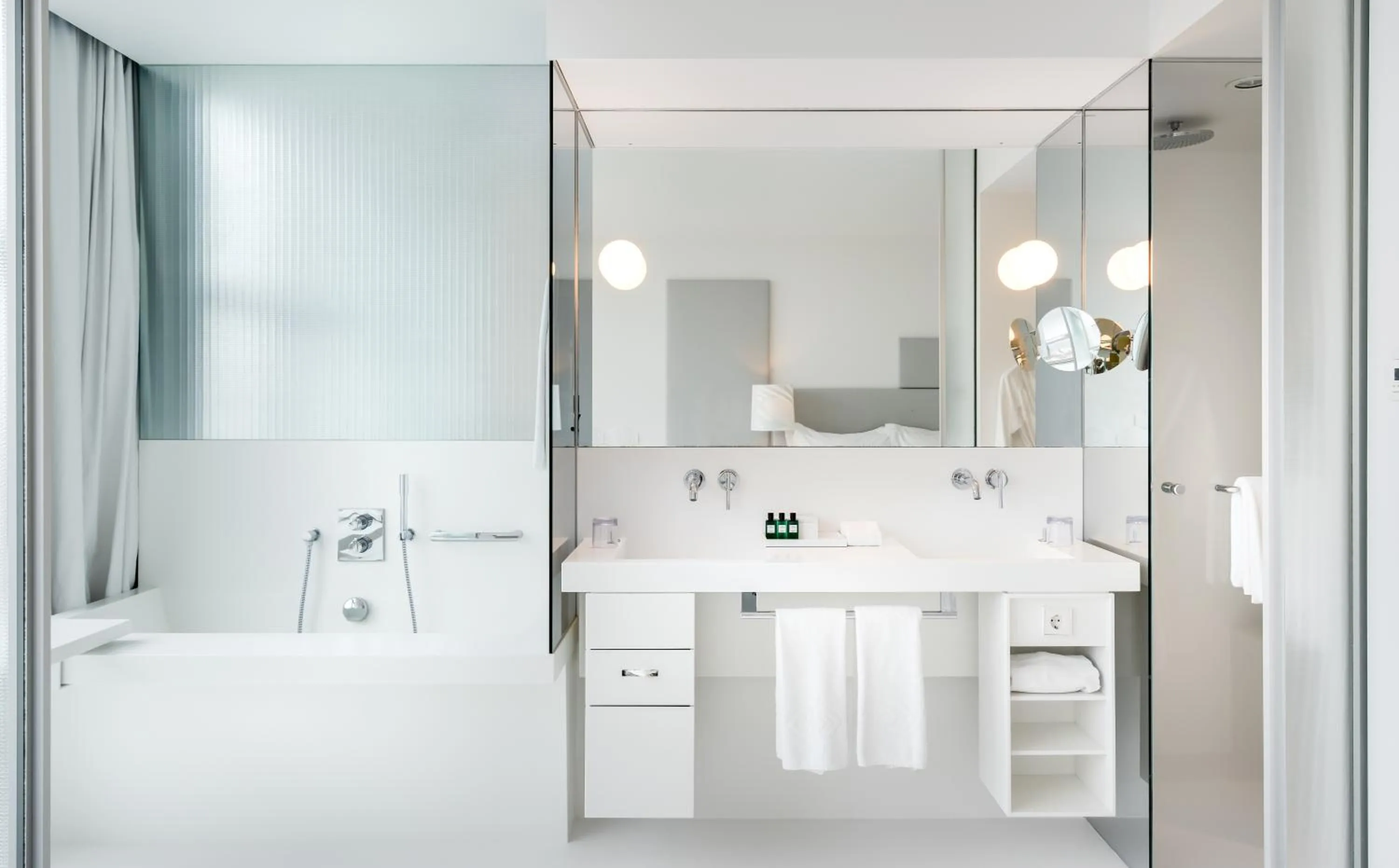 Bathroom in SO/ Vienna