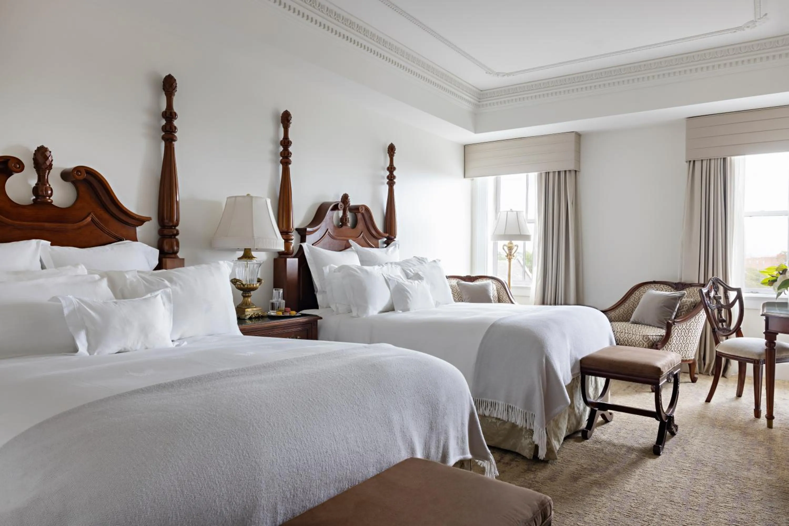 Bed in Market Pavilion Hotel