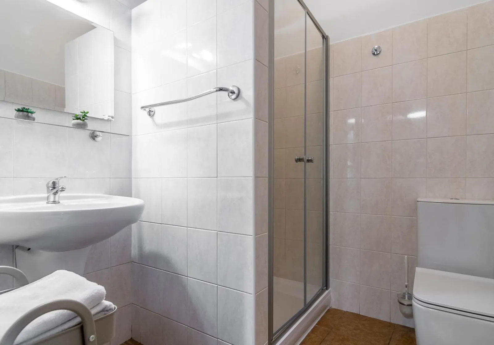 Shower in Hotel Museum