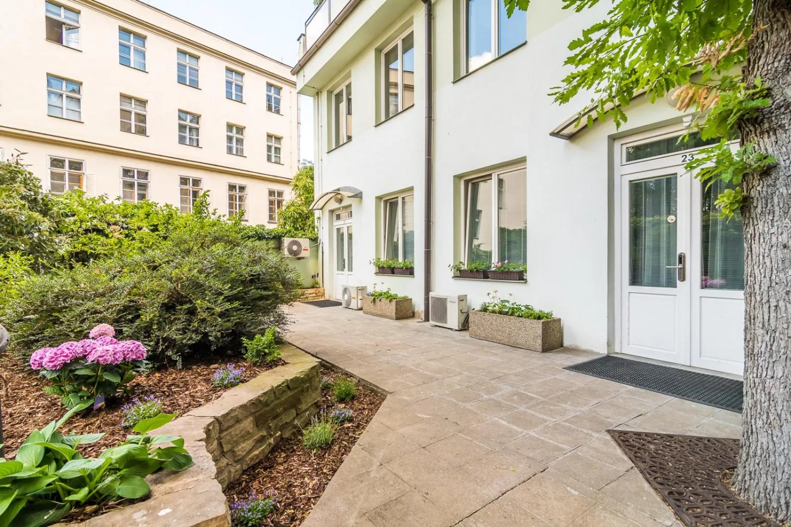 Garden in Hotel Museum