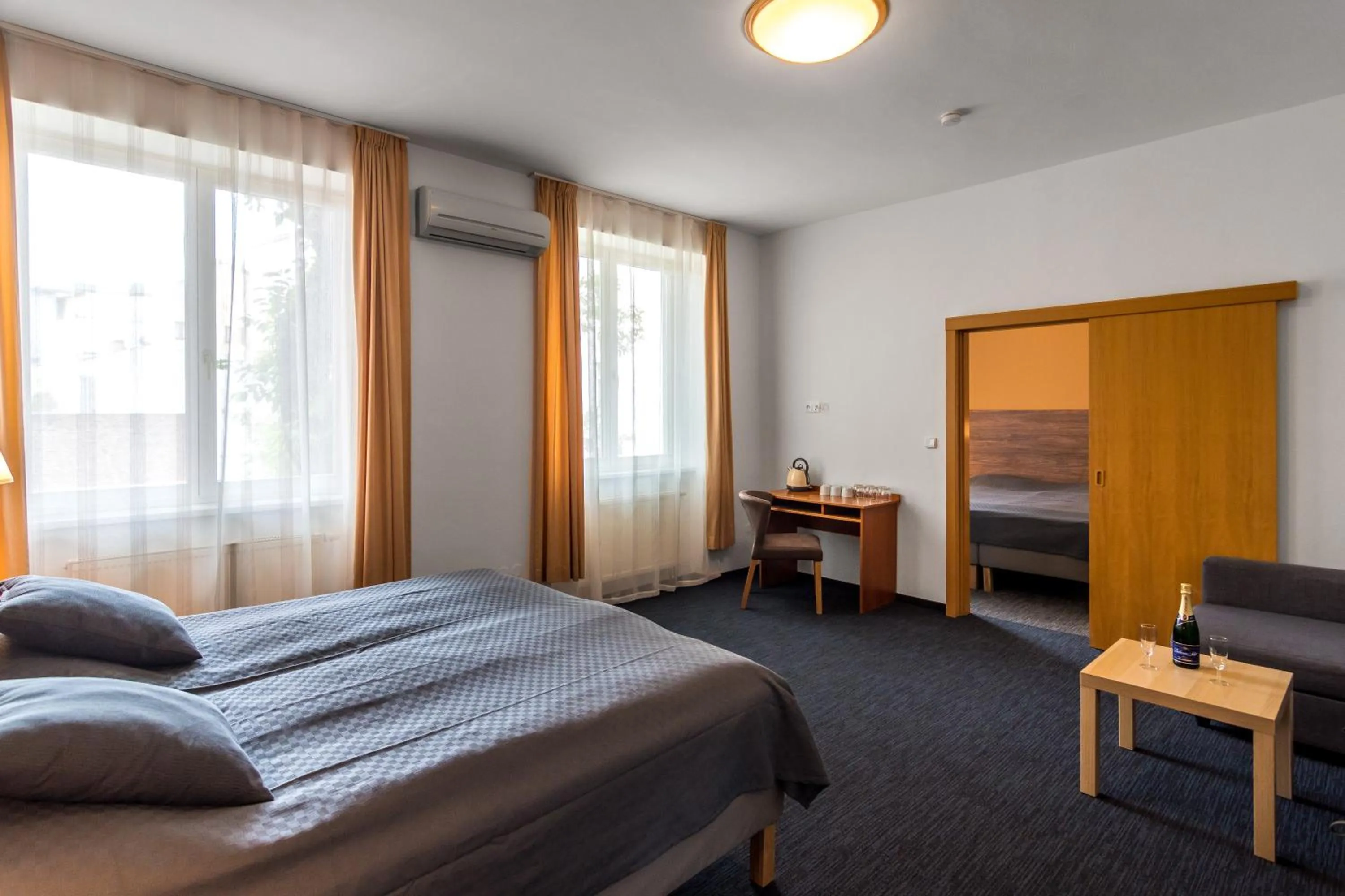 Photo of the whole room, Bed in Hotel Museum