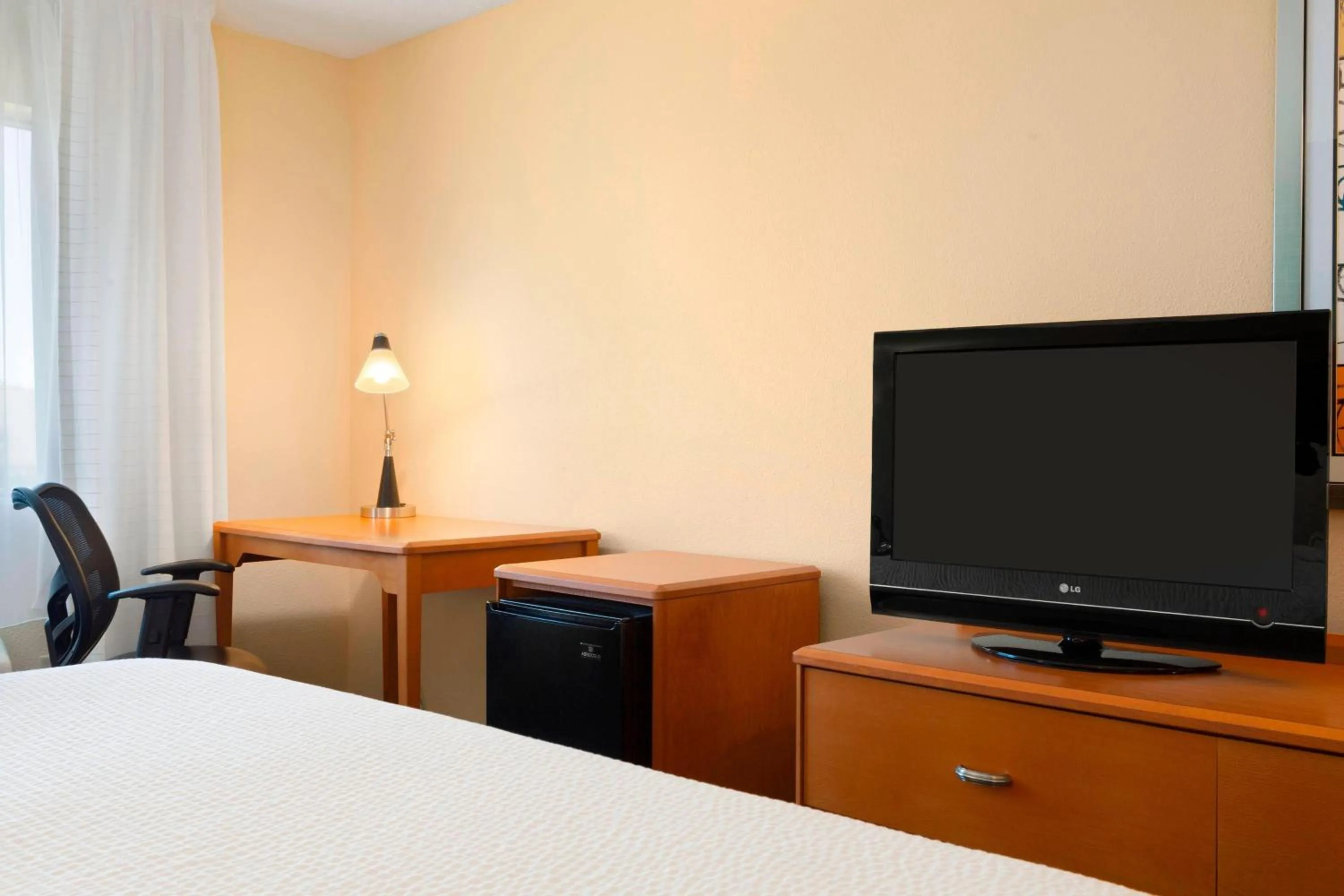 Photo of the whole room, Bed in Fairfield Inn & Suites Minneapolis-St. Paul Airport