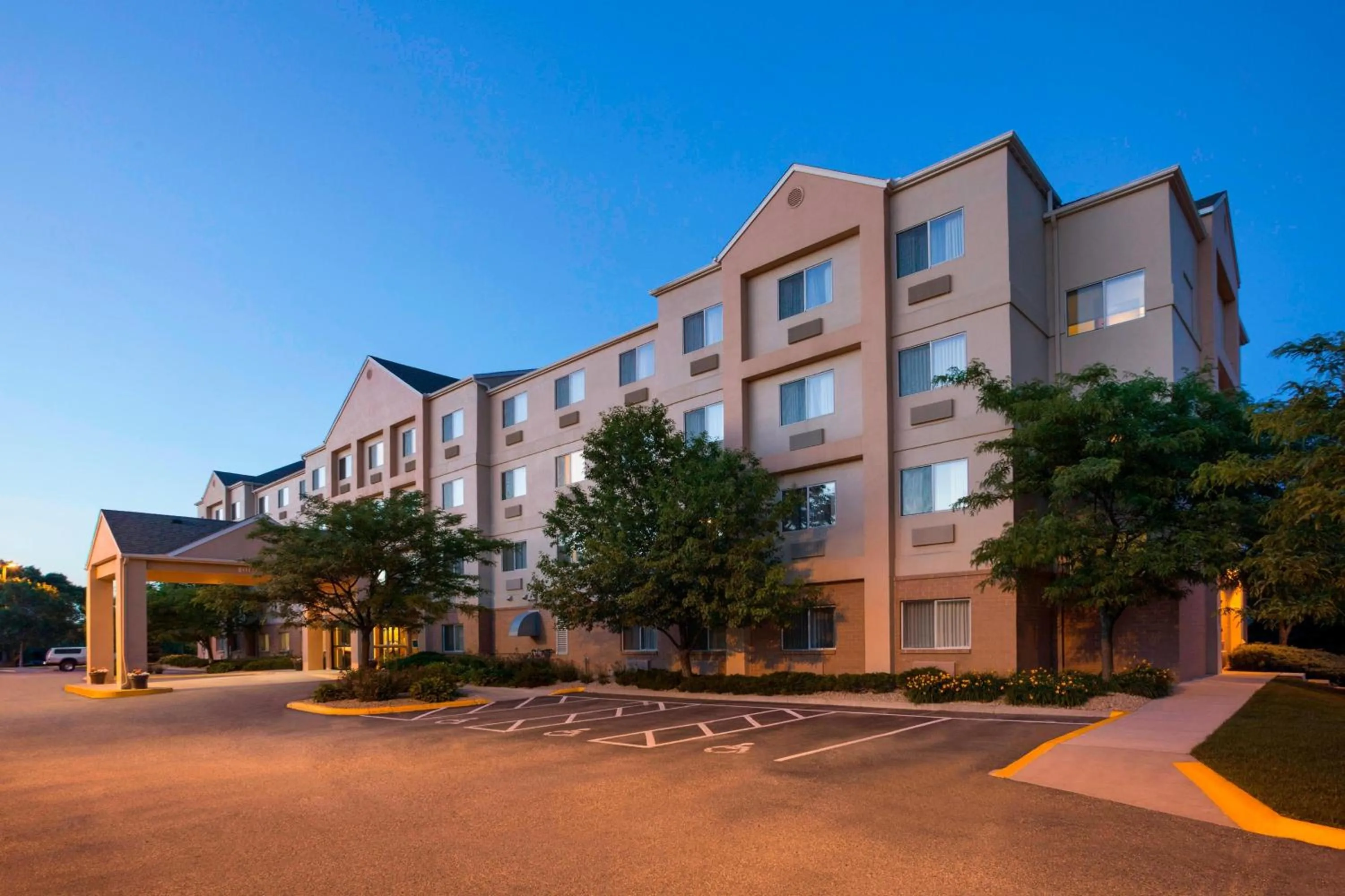 Property building in Fairfield Inn & Suites Minneapolis-St. Paul Airport